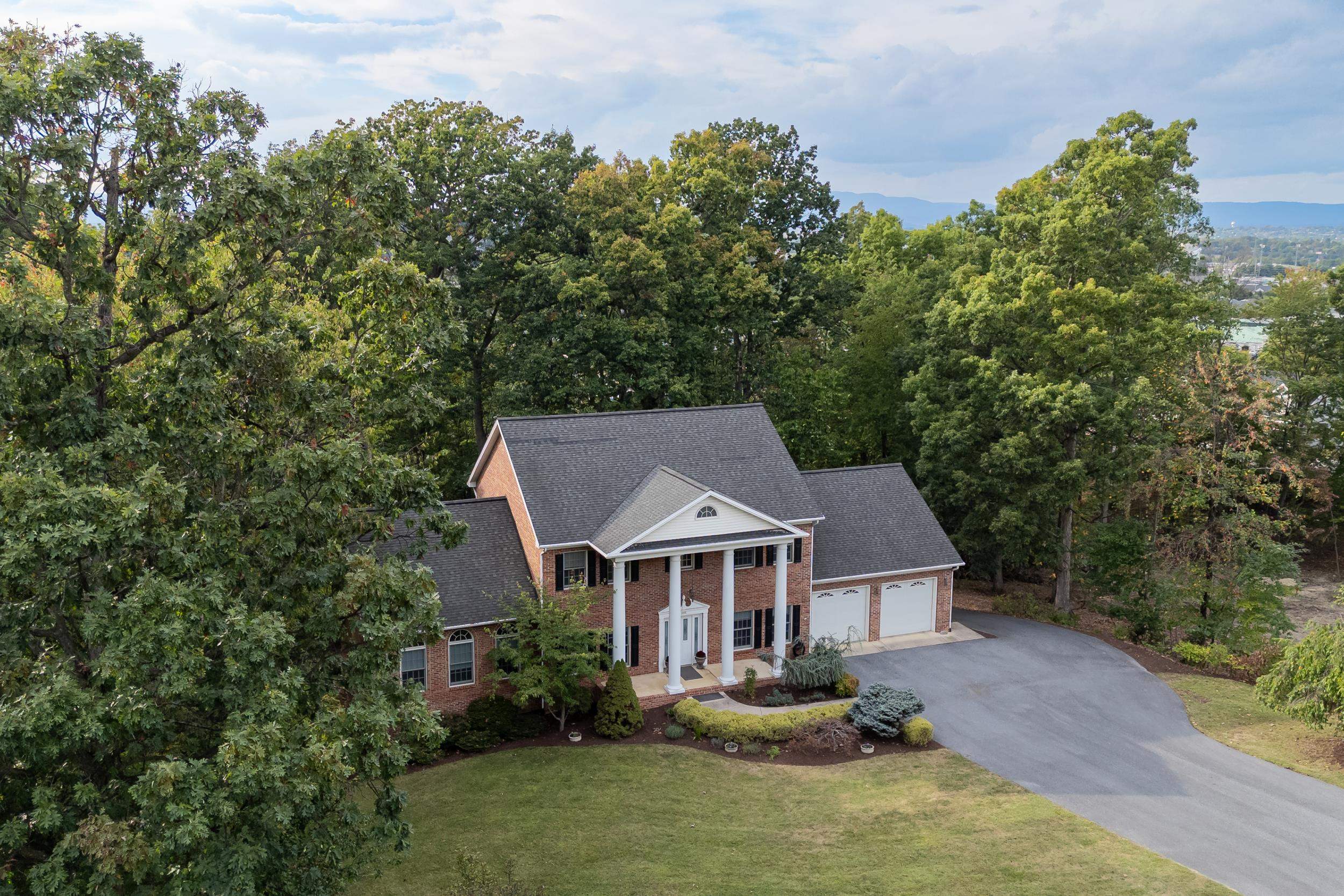 2205 PEARL LN, HARRISONBURG, Virginia 22801, 4 Bedrooms Bedrooms, ,3 BathroomsBathrooms,Residential,2205 PEARL LN,669591 MLS # 669591