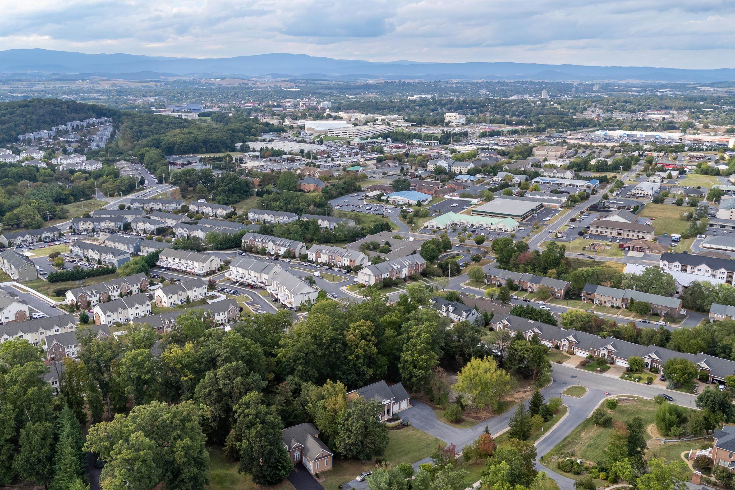 2205 PEARL LN, HARRISONBURG, Virginia 22801, 4 Bedrooms Bedrooms, ,3 BathroomsBathrooms,Residential,2205 PEARL LN,669591 MLS # 669591