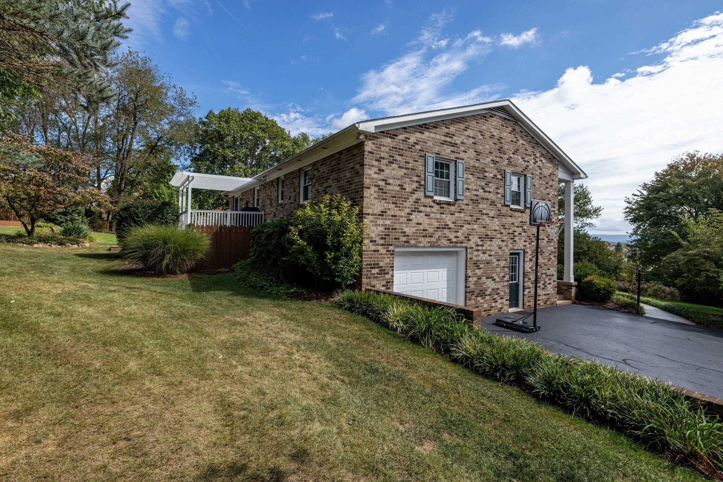 134 RORRER CIR, ROCKINGHAM, Virginia 22801, 4 Bedrooms Bedrooms, ,3 BathroomsBathrooms,Residential,134 RORRER CIR,669571 MLS # 669571