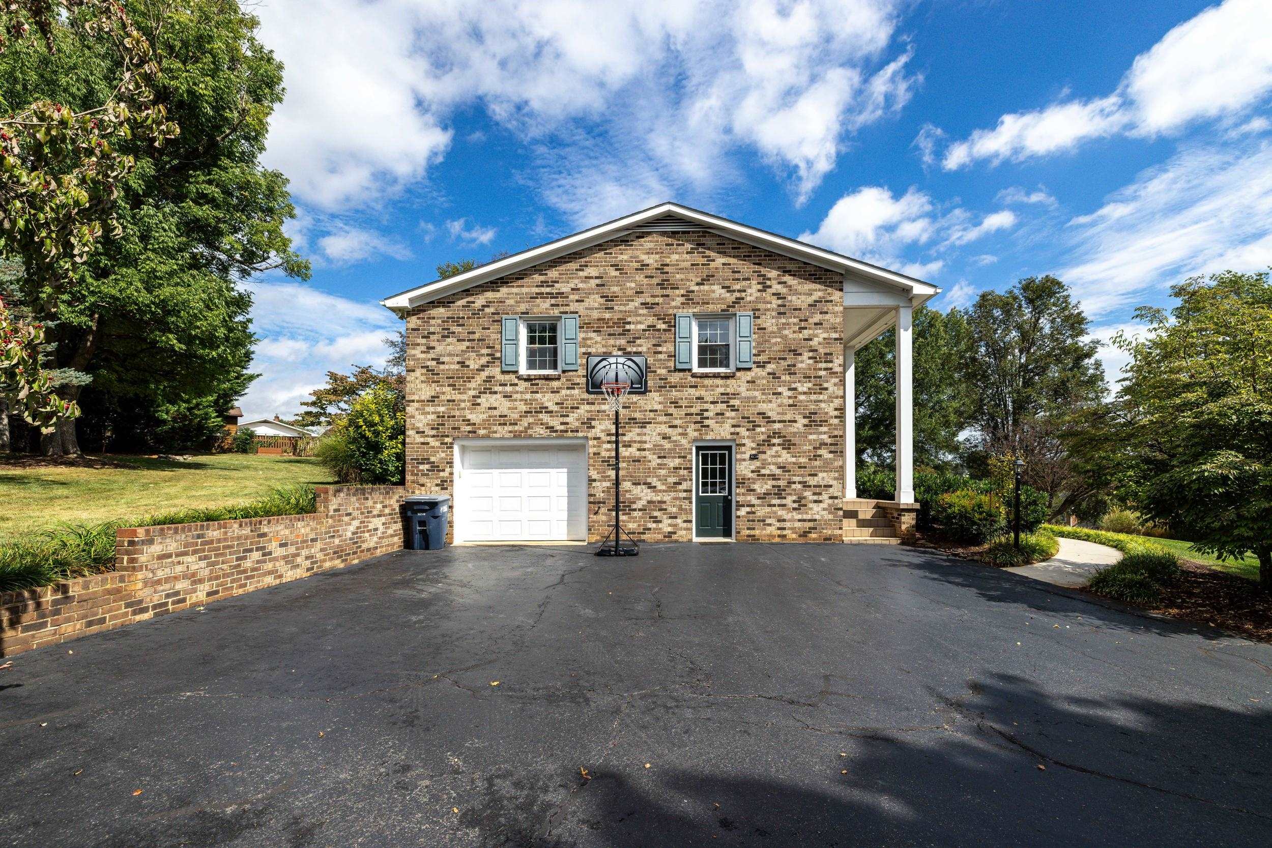 134 RORRER CIR, ROCKINGHAM, Virginia 22801, 4 Bedrooms Bedrooms, ,3 BathroomsBathrooms,Residential,134 RORRER CIR,669571 MLS # 669571