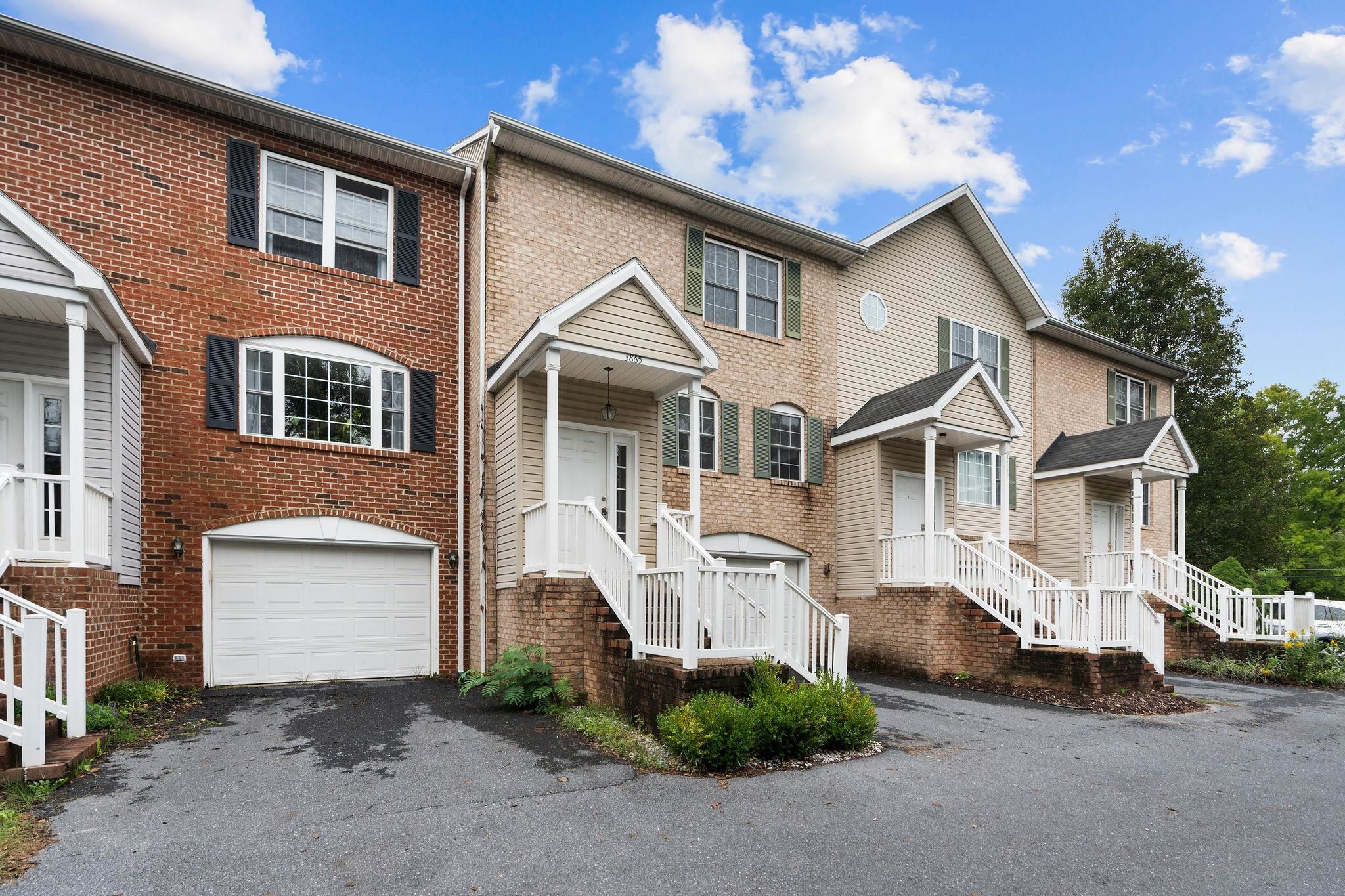 3865 MILL RACE CT, ROCKINGHAM, Virginia 22801, 3 Bedrooms Bedrooms, ,2 BathroomsBathrooms,Residential,3865 MILL RACE CT,669573 MLS # 669573