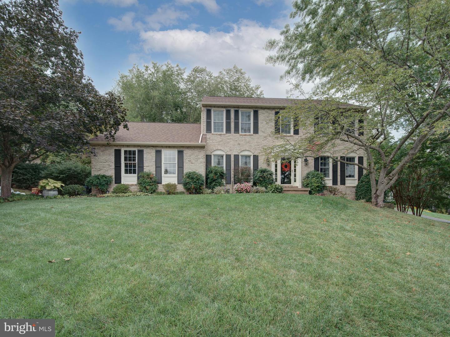 15292 SURREY HOUSE WAY, CENTREVILLE, Virginia 20120, 5 Bedrooms Bedrooms, ,3 BathroomsBathrooms,Residential,For sale,15292 SURREY HOUSE WAY,VAFX2264876 MLS # VAFX2264876