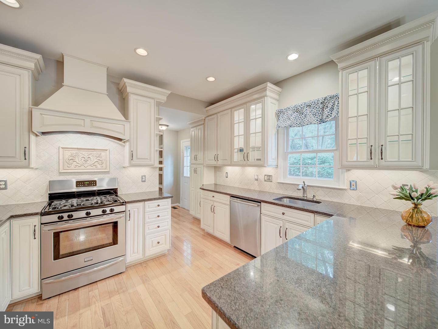 15292 SURREY HOUSE WAY, CENTREVILLE, Virginia 20120, 5 Bedrooms Bedrooms, ,3 BathroomsBathrooms,Residential,For sale,15292 SURREY HOUSE WAY,VAFX2264876 MLS # VAFX2264876