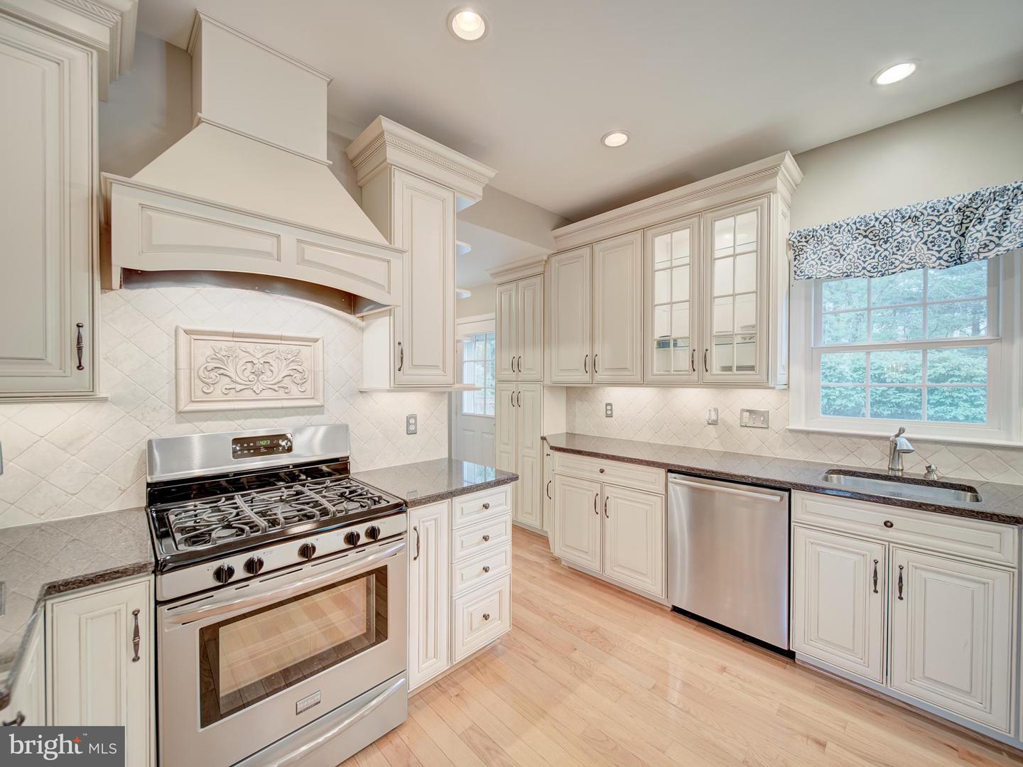 15292 SURREY HOUSE WAY, CENTREVILLE, Virginia 20120, 5 Bedrooms Bedrooms, ,3 BathroomsBathrooms,Residential,For sale,15292 SURREY HOUSE WAY,VAFX2264876 MLS # VAFX2264876