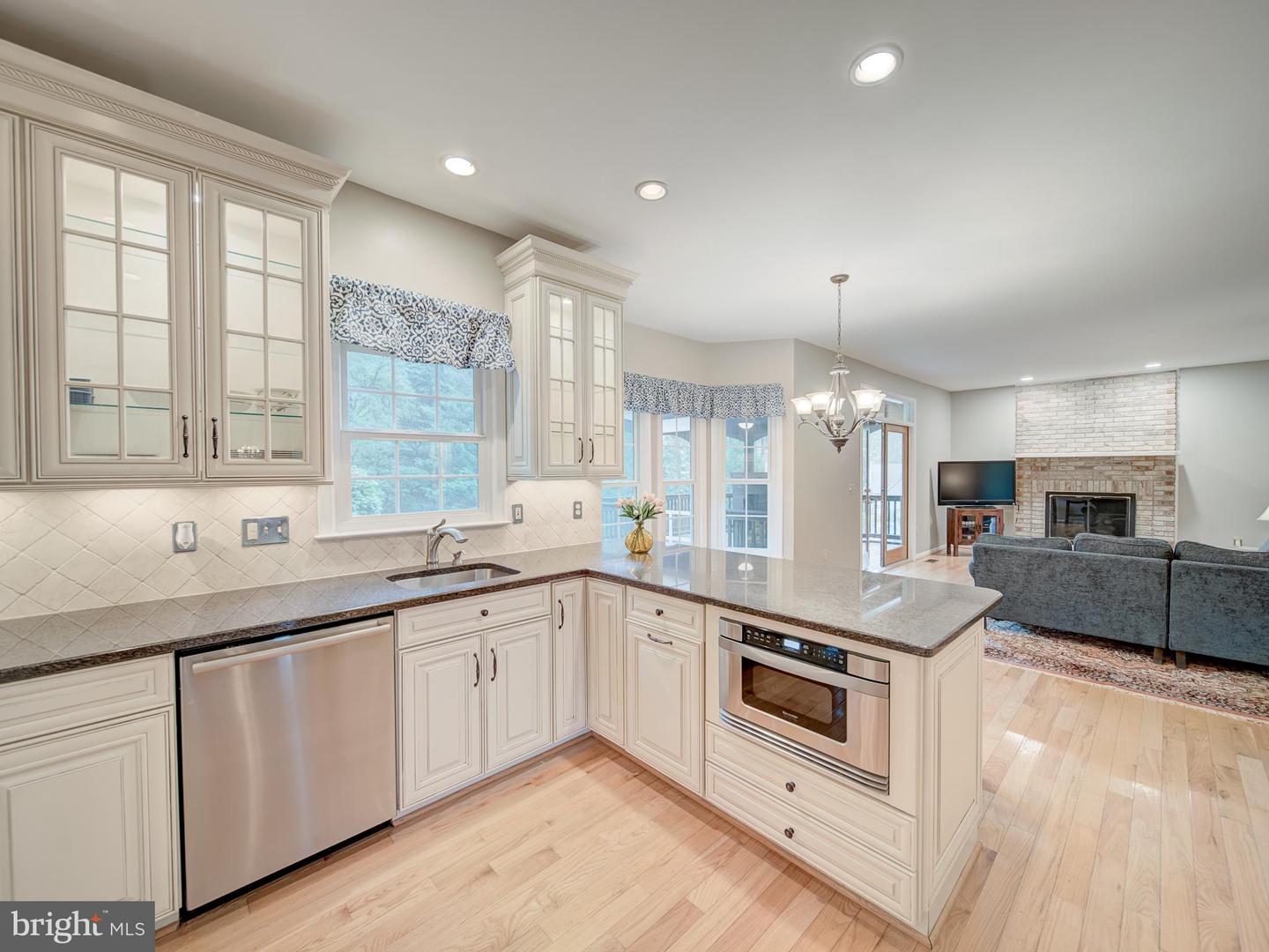 15292 SURREY HOUSE WAY, CENTREVILLE, Virginia 20120, 5 Bedrooms Bedrooms, ,3 BathroomsBathrooms,Residential,For sale,15292 SURREY HOUSE WAY,VAFX2264876 MLS # VAFX2264876