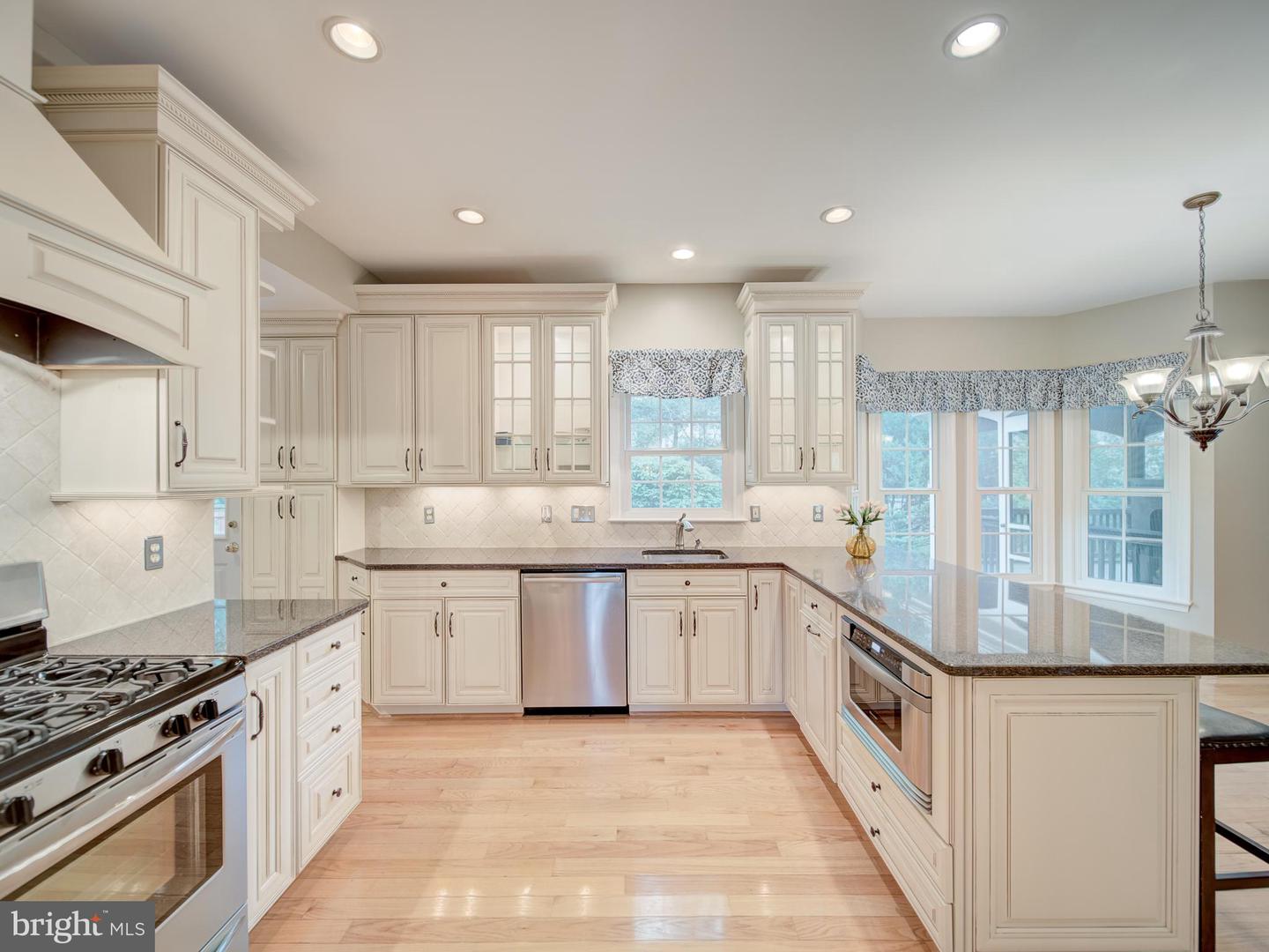 15292 SURREY HOUSE WAY, CENTREVILLE, Virginia 20120, 5 Bedrooms Bedrooms, ,3 BathroomsBathrooms,Residential,For sale,15292 SURREY HOUSE WAY,VAFX2264876 MLS # VAFX2264876