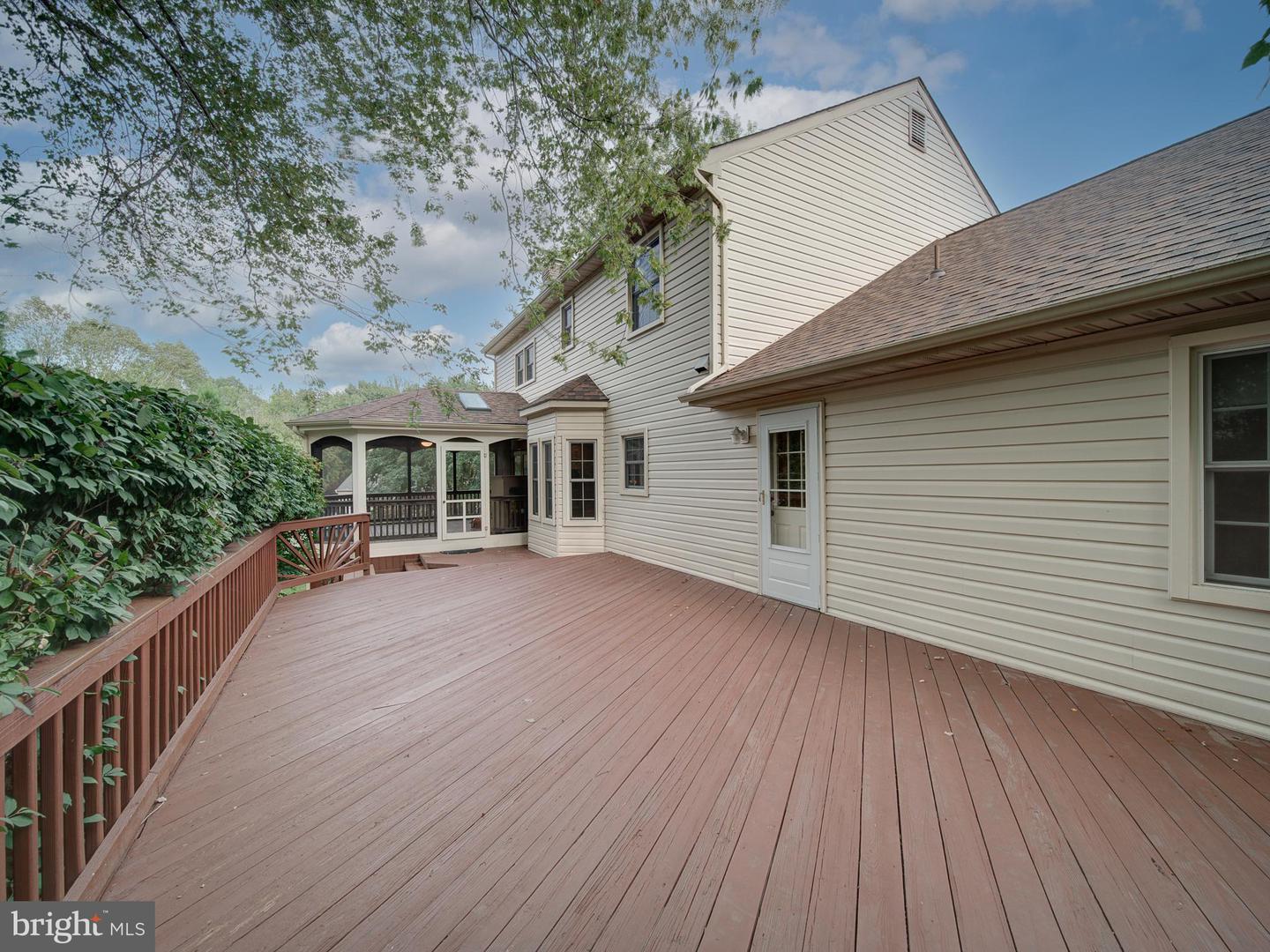 15292 SURREY HOUSE WAY, CENTREVILLE, Virginia 20120, 5 Bedrooms Bedrooms, ,3 BathroomsBathrooms,Residential,For sale,15292 SURREY HOUSE WAY,VAFX2264876 MLS # VAFX2264876