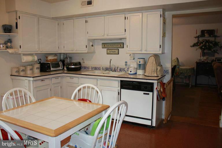 656 ROCKY KNOLL ARCH, CULPEPER, Virginia 22701, 4 Bedrooms Bedrooms, ,2 BathroomsBathrooms,Residential,For sale,656 ROCKY KNOLL ARCH,VACU2011498 MLS # VACU2011498