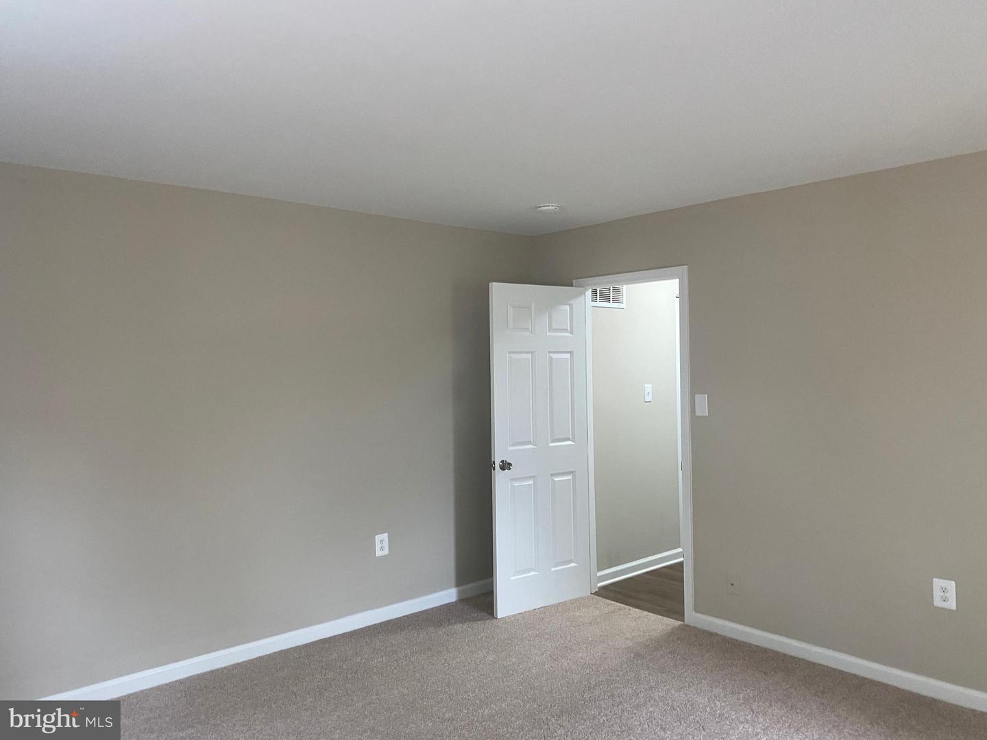 8238 COMMUNITY DR, MANASSAS, Virginia 20109, 3 Bedrooms Bedrooms, 6 Rooms Rooms,2 BathroomsBathrooms,Residential,For sale,8238 COMMUNITY DR,VAPW2103666 MLS # VAPW2103666