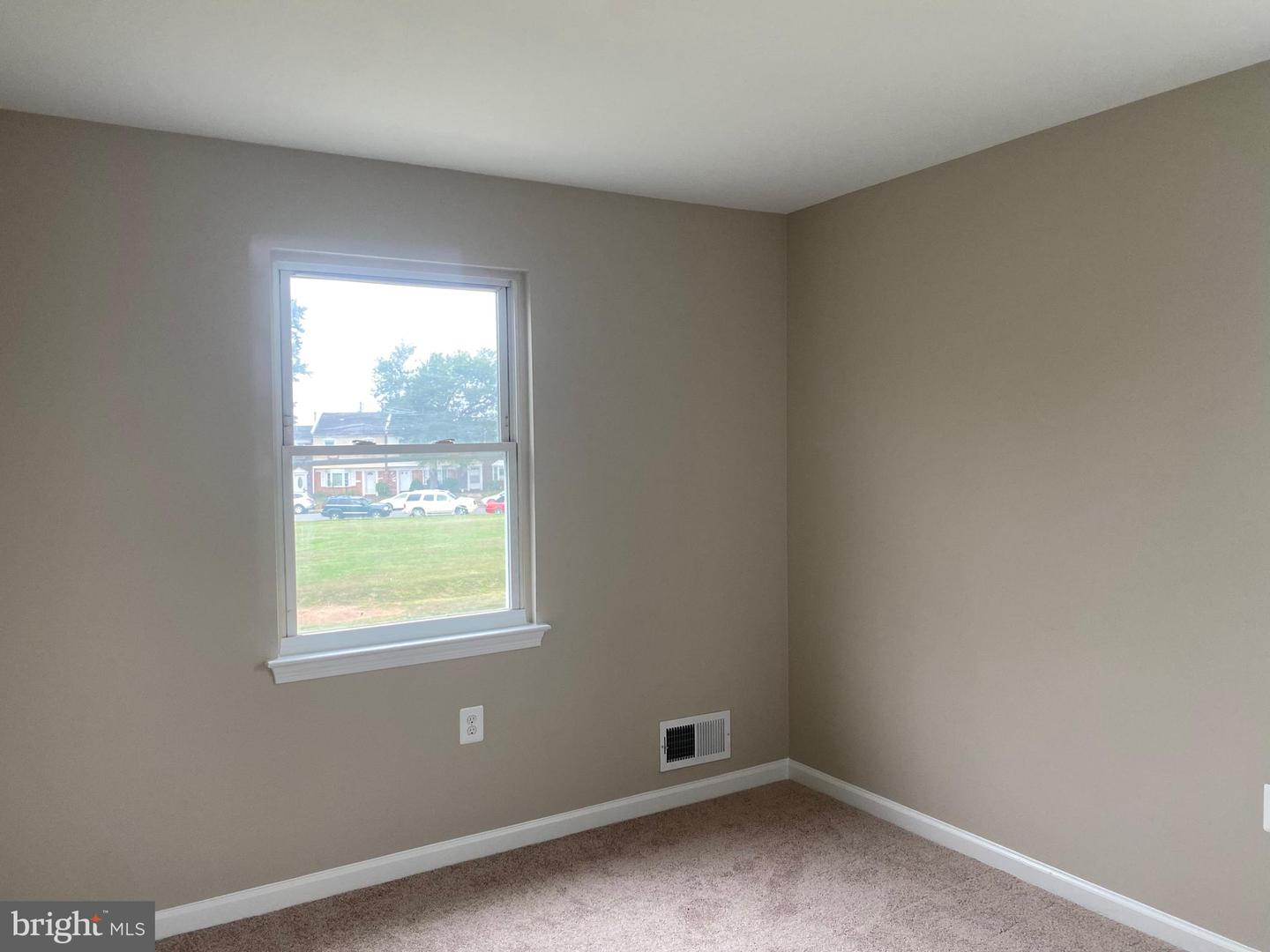 8238 COMMUNITY DR, MANASSAS, Virginia 20109, 3 Bedrooms Bedrooms, 6 Rooms Rooms,2 BathroomsBathrooms,Residential,For sale,8238 COMMUNITY DR,VAPW2103666 MLS # VAPW2103666