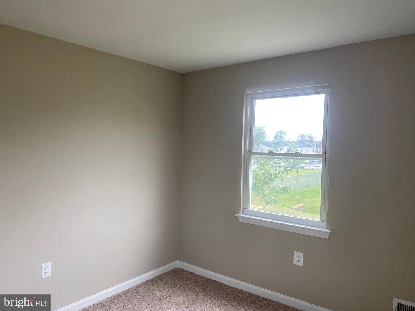 8238 COMMUNITY DR, MANASSAS, Virginia 20109, 3 Bedrooms Bedrooms, 6 Rooms Rooms,2 BathroomsBathrooms,Residential,For sale,8238 COMMUNITY DR,VAPW2103666 MLS # VAPW2103666