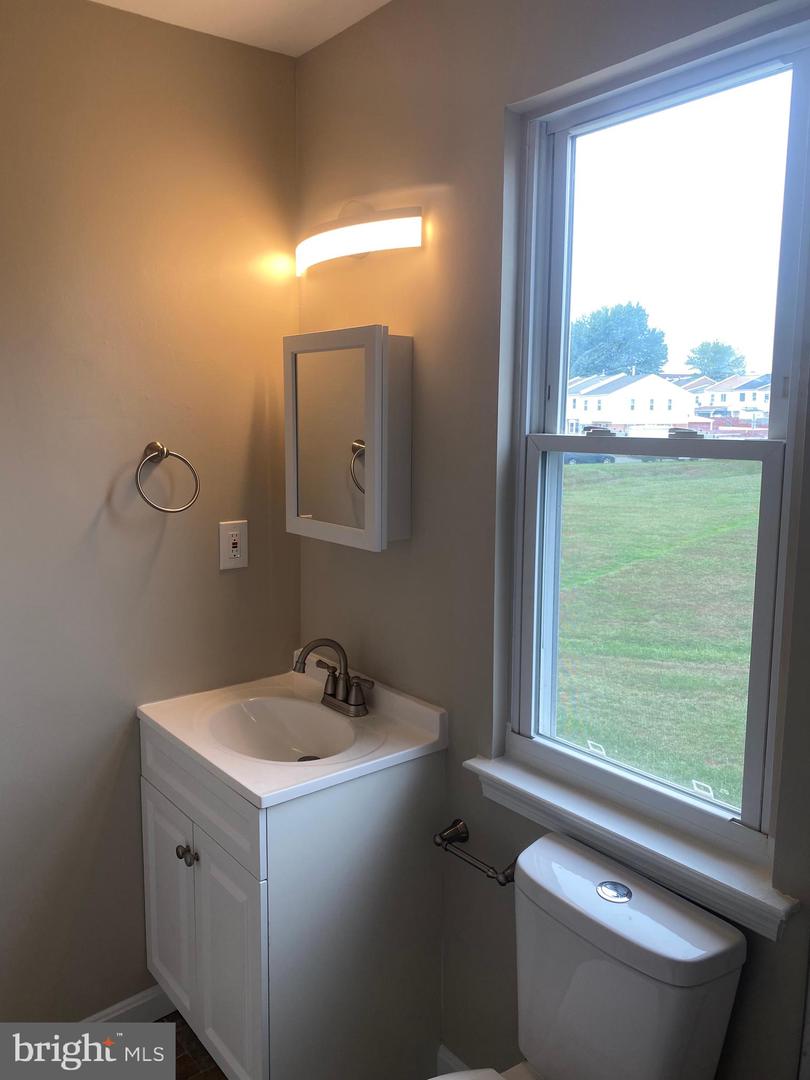 8238 COMMUNITY DR, MANASSAS, Virginia 20109, 3 Bedrooms Bedrooms, 6 Rooms Rooms,2 BathroomsBathrooms,Residential,For sale,8238 COMMUNITY DR,VAPW2103666 MLS # VAPW2103666