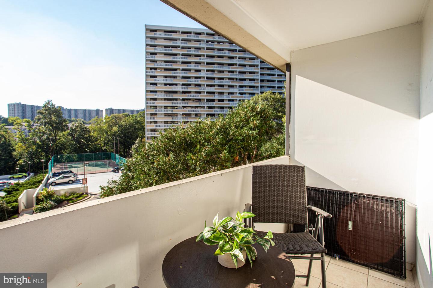 5911 EDSALL RD #206, ALEXANDRIA, Virginia 22304, 2 Bedrooms Bedrooms, ,2 BathroomsBathrooms,Residential,For sale,5911 EDSALL RD #206,VAAX2049508 MLS # VAAX2049508