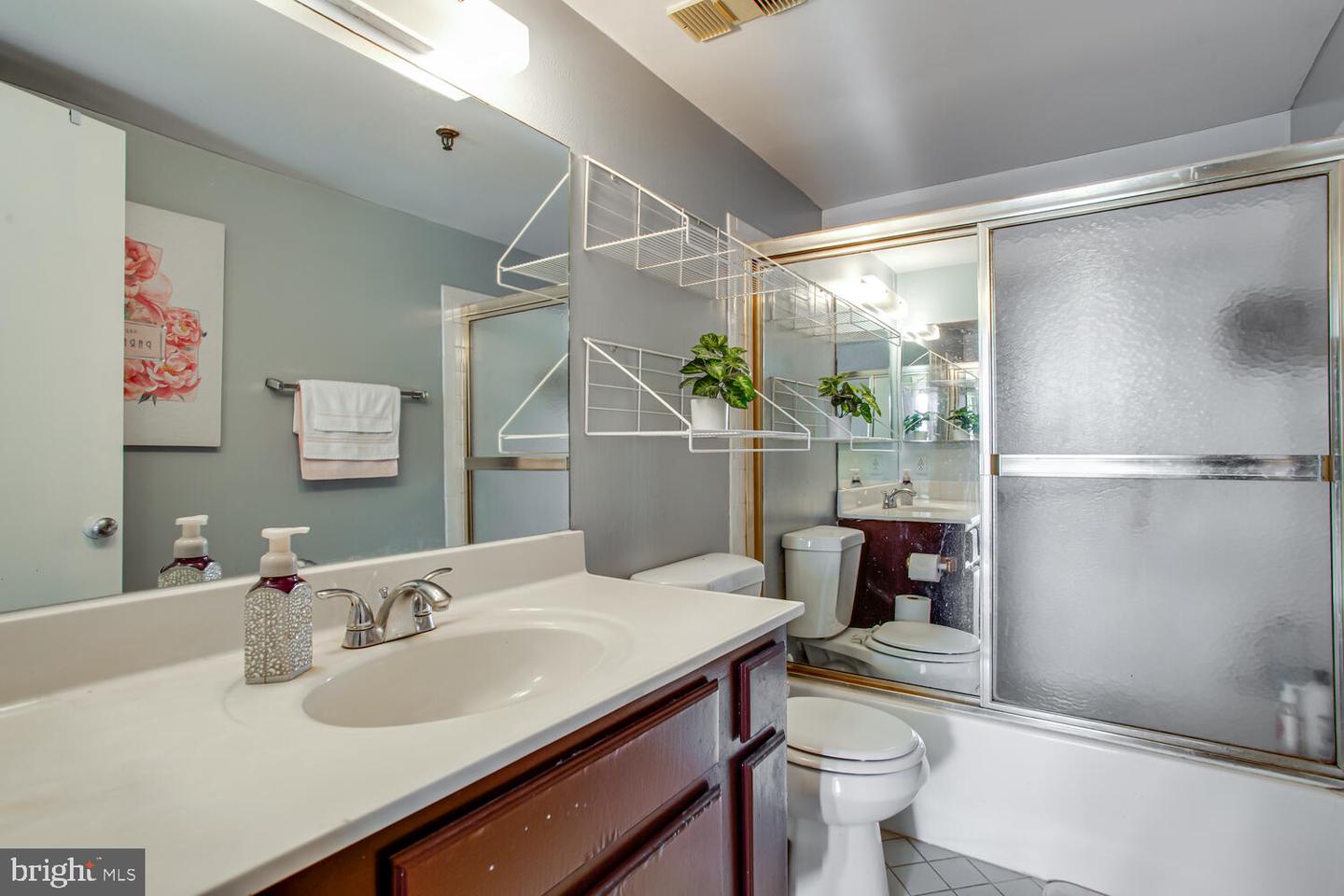 5911 EDSALL RD #206, ALEXANDRIA, Virginia 22304, 2 Bedrooms Bedrooms, ,2 BathroomsBathrooms,Residential,For sale,5911 EDSALL RD #206,VAAX2049508 MLS # VAAX2049508