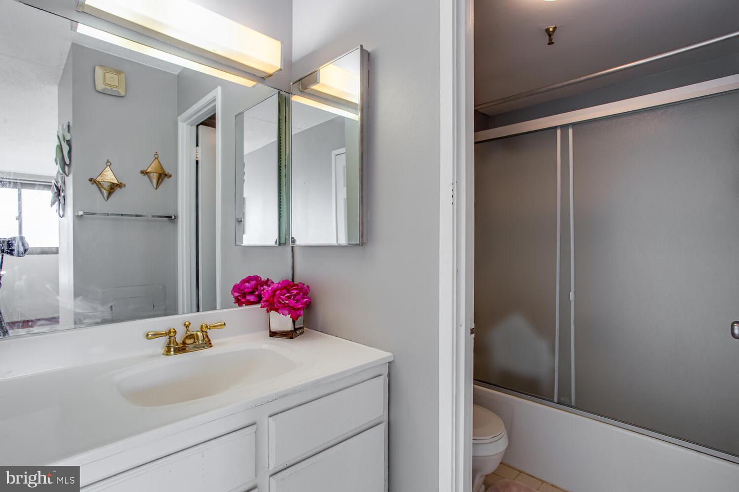 5911 EDSALL RD #206, ALEXANDRIA, Virginia 22304, 2 Bedrooms Bedrooms, ,2 BathroomsBathrooms,Residential,For sale,5911 EDSALL RD #206,VAAX2049508 MLS # VAAX2049508
