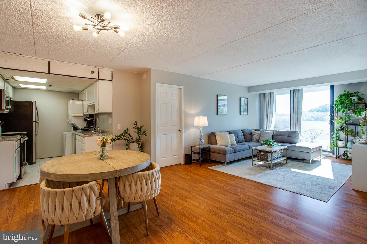 5911 EDSALL RD #206, ALEXANDRIA, Virginia 22304, 2 Bedrooms Bedrooms, ,2 BathroomsBathrooms,Residential,For sale,5911 EDSALL RD #206,VAAX2049508 MLS # VAAX2049508