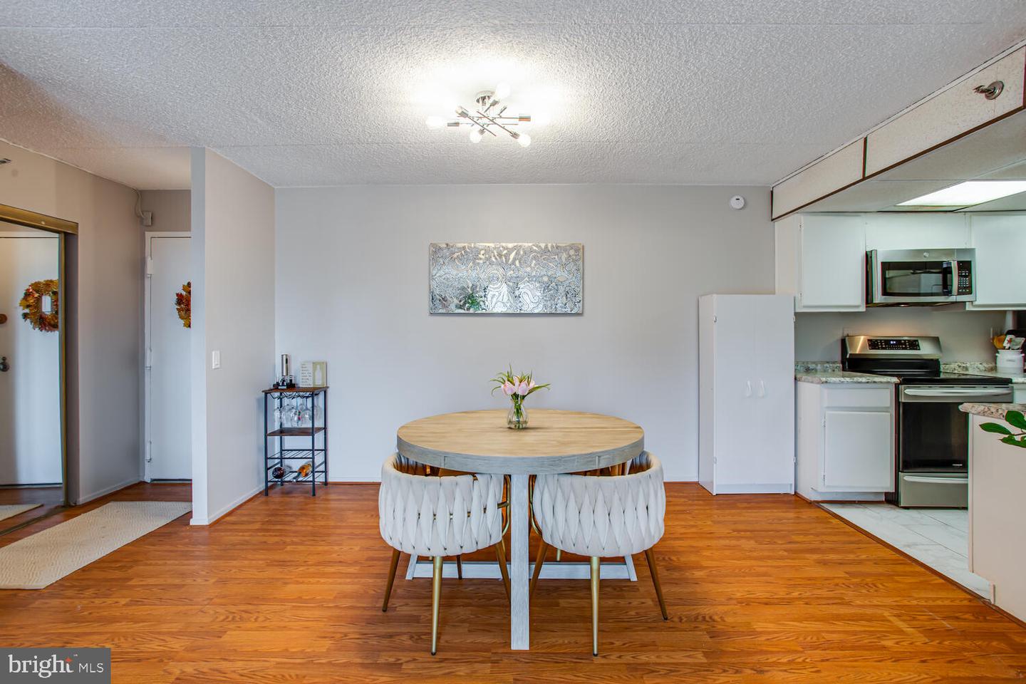 5911 EDSALL RD #206, ALEXANDRIA, Virginia 22304, 2 Bedrooms Bedrooms, ,2 BathroomsBathrooms,Residential,For sale,5911 EDSALL RD #206,VAAX2049508 MLS # VAAX2049508