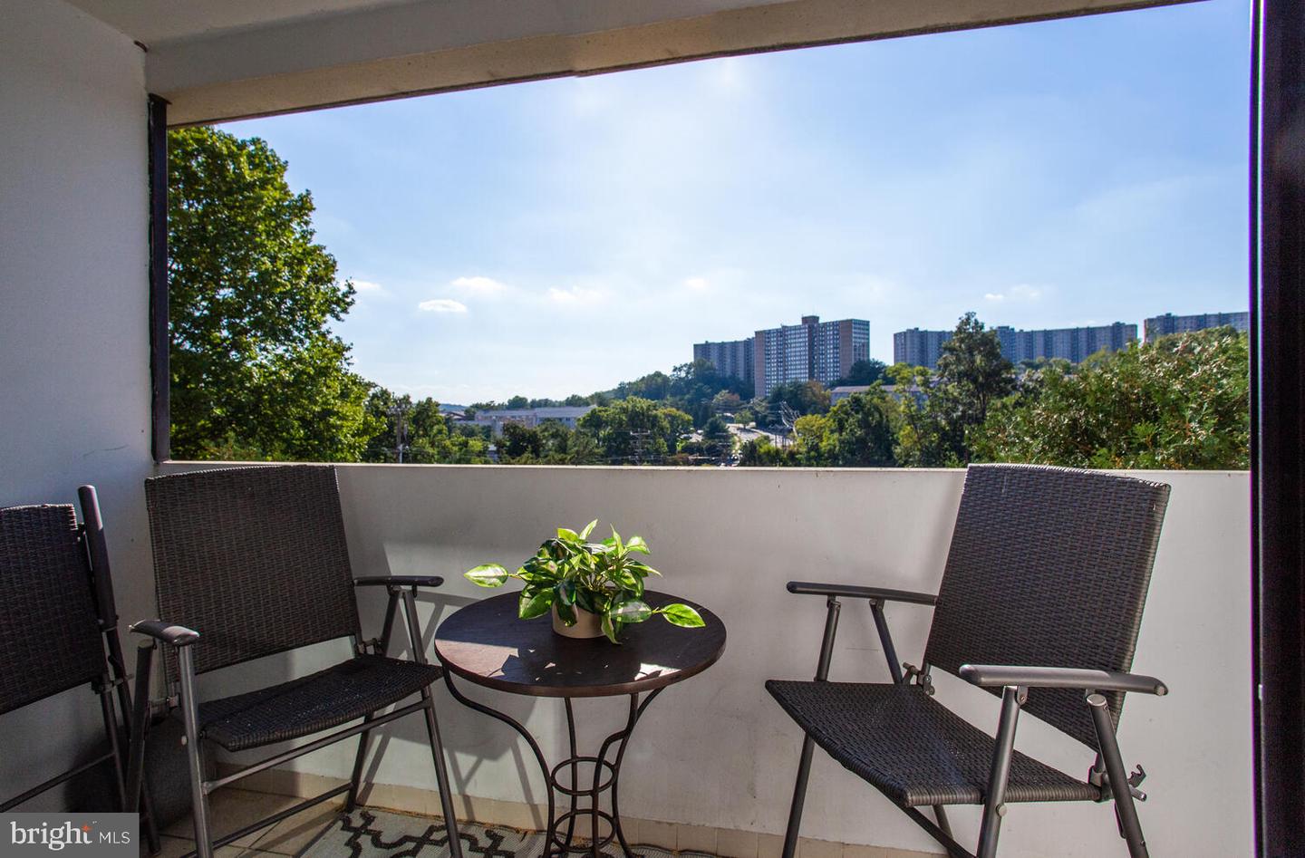 5911 EDSALL RD #206, ALEXANDRIA, Virginia 22304, 2 Bedrooms Bedrooms, ,2 BathroomsBathrooms,Residential,For sale,5911 EDSALL RD #206,VAAX2049508 MLS # VAAX2049508