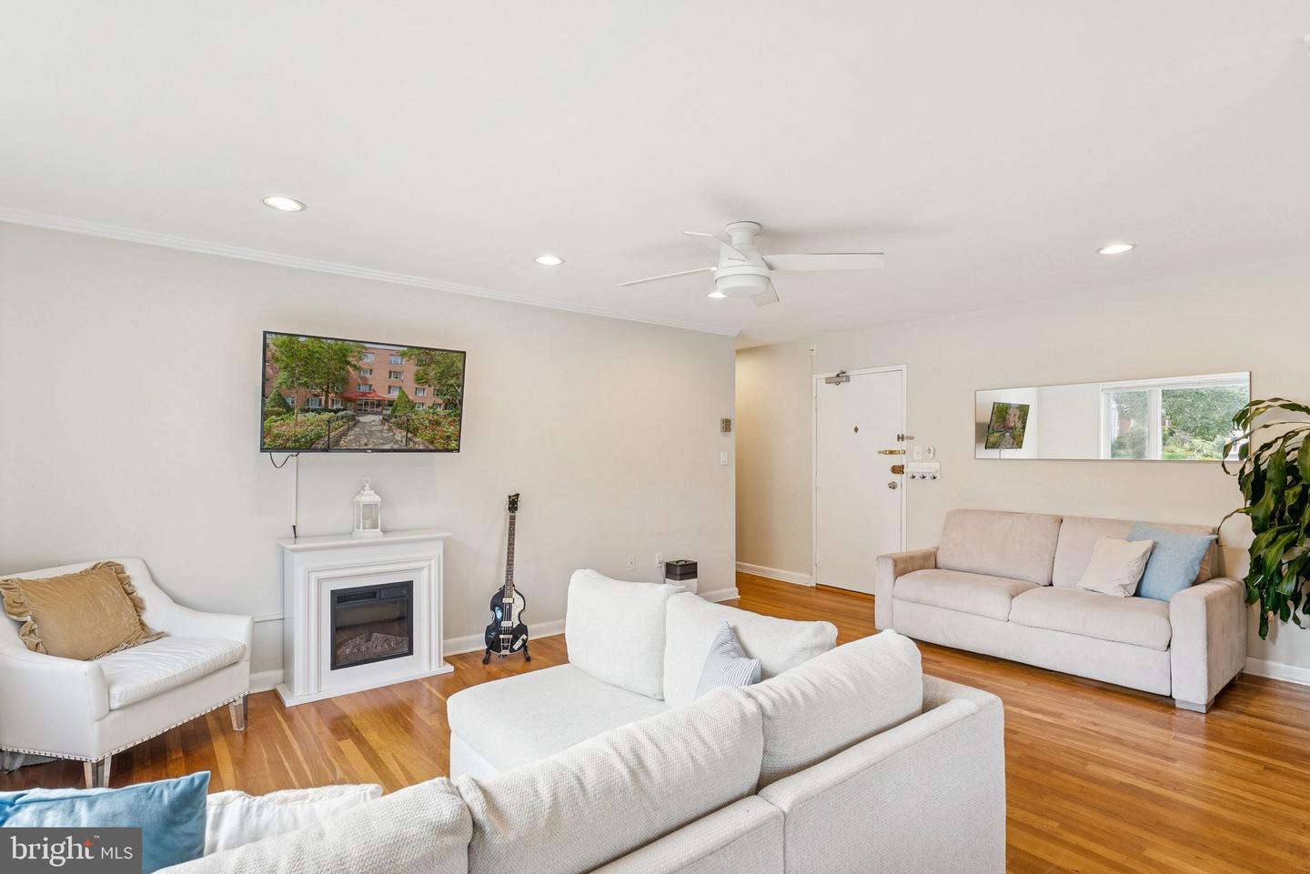 2400 41ST ST NW #513, WASHINGTON, District Of Columbia 20007, 2 Bedrooms Bedrooms, ,1 BathroomBathrooms,Residential,For sale,2400 41ST ST NW #513,DCDC2221752 MLS # DCDC2221752