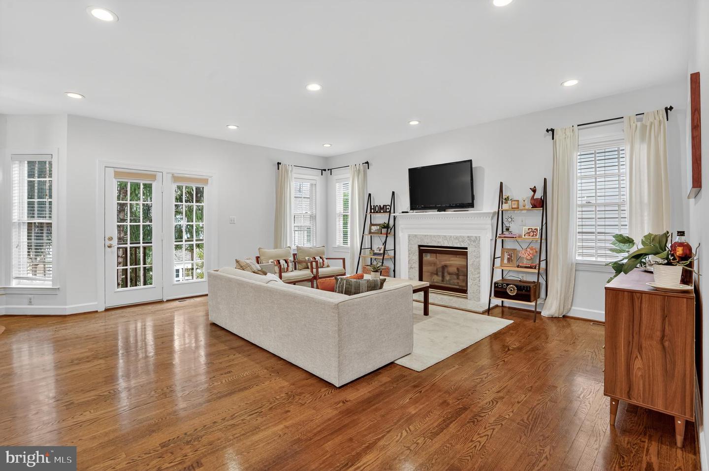 10626 REGENT PARK CT, FAIRFAX, Virginia 22030, 6 Bedrooms Bedrooms, ,4 BathroomsBathrooms,Residential,For sale,10626 REGENT PARK CT,VAFC2006960 MLS # VAFC2006960