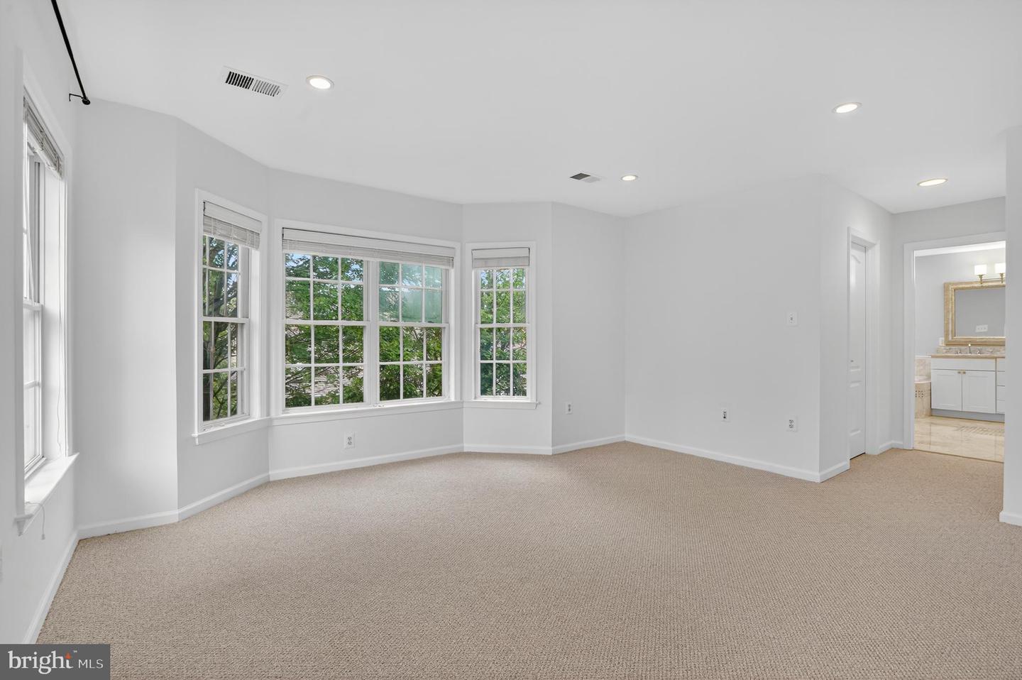10626 REGENT PARK CT, FAIRFAX, Virginia 22030, 6 Bedrooms Bedrooms, ,4 BathroomsBathrooms,Residential,For sale,10626 REGENT PARK CT,VAFC2006960 MLS # VAFC2006960