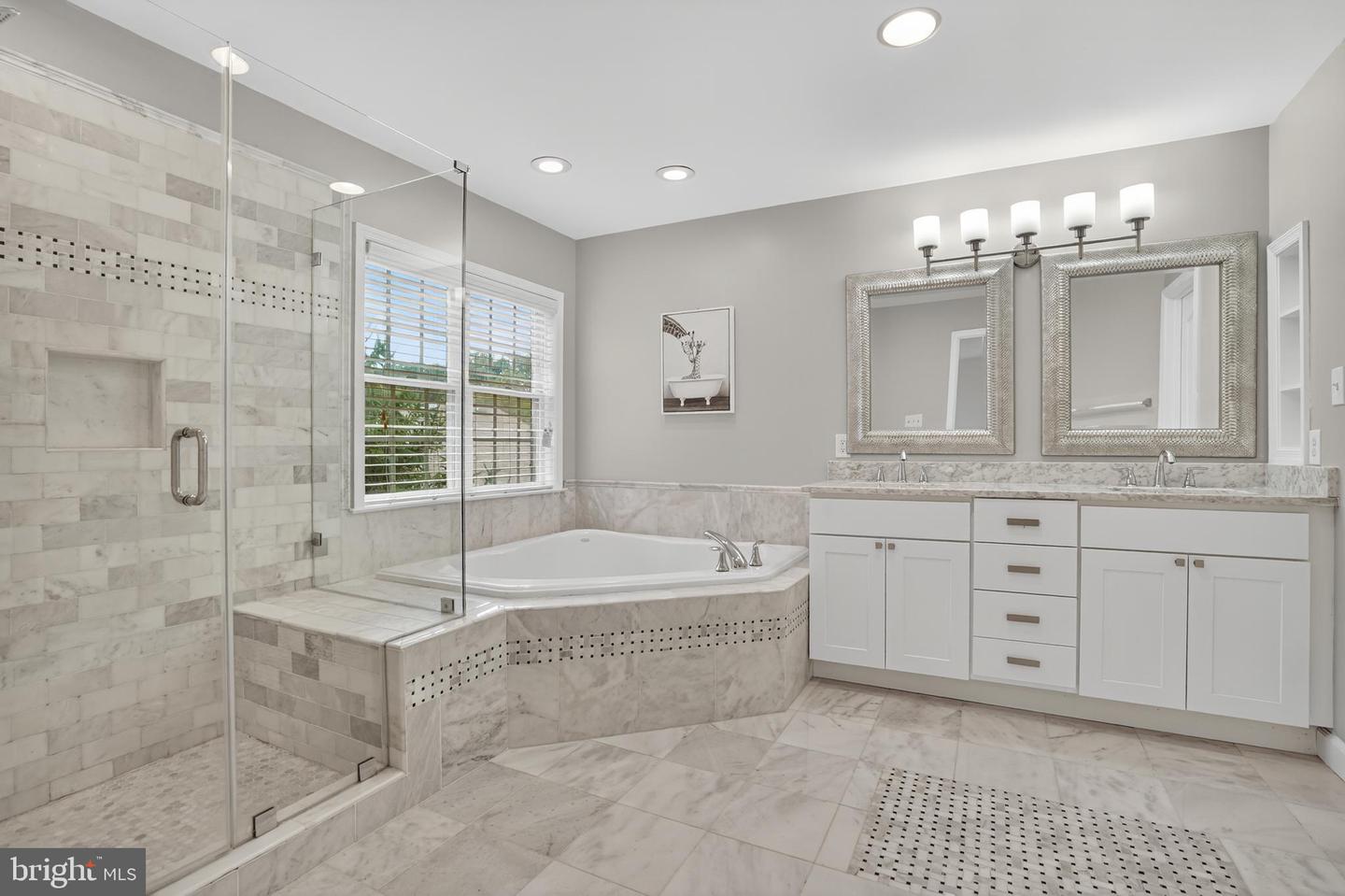 10626 REGENT PARK CT, FAIRFAX, Virginia 22030, 6 Bedrooms Bedrooms, ,4 BathroomsBathrooms,Residential,For sale,10626 REGENT PARK CT,VAFC2006960 MLS # VAFC2006960