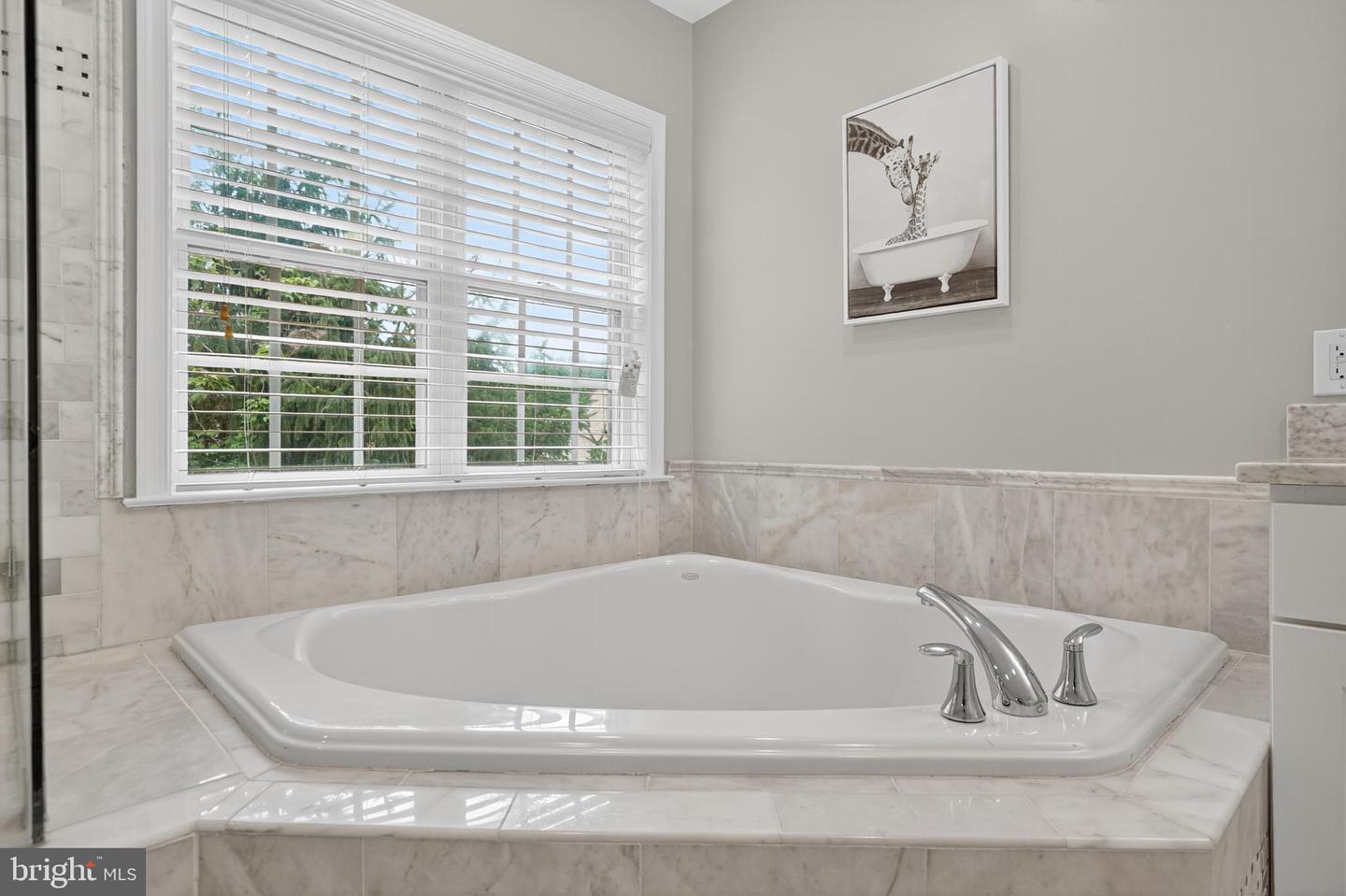 10626 REGENT PARK CT, FAIRFAX, Virginia 22030, 6 Bedrooms Bedrooms, ,4 BathroomsBathrooms,Residential,For sale,10626 REGENT PARK CT,VAFC2006960 MLS # VAFC2006960