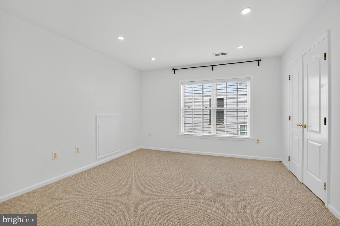 10626 REGENT PARK CT, FAIRFAX, Virginia 22030, 6 Bedrooms Bedrooms, ,4 BathroomsBathrooms,Residential,For sale,10626 REGENT PARK CT,VAFC2006960 MLS # VAFC2006960