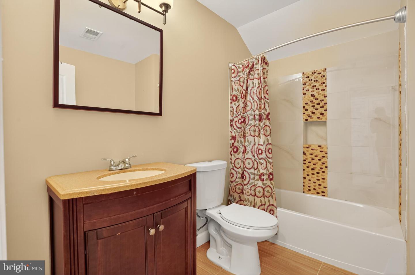 10626 REGENT PARK CT, FAIRFAX, Virginia 22030, 6 Bedrooms Bedrooms, ,4 BathroomsBathrooms,Residential,For sale,10626 REGENT PARK CT,VAFC2006960 MLS # VAFC2006960