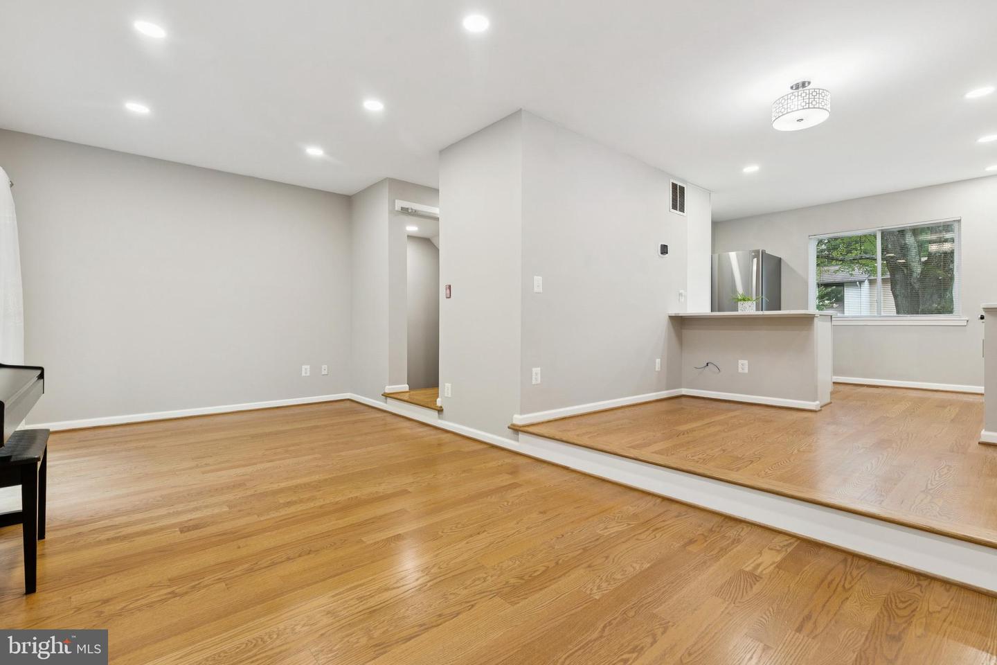 11817 COOPERS CT, RESTON, Virginia 20191, 3 Bedrooms Bedrooms, ,2 BathroomsBathrooms,Residential,For sale,11817 COOPERS CT,VAFX2266992 MLS # VAFX2266992