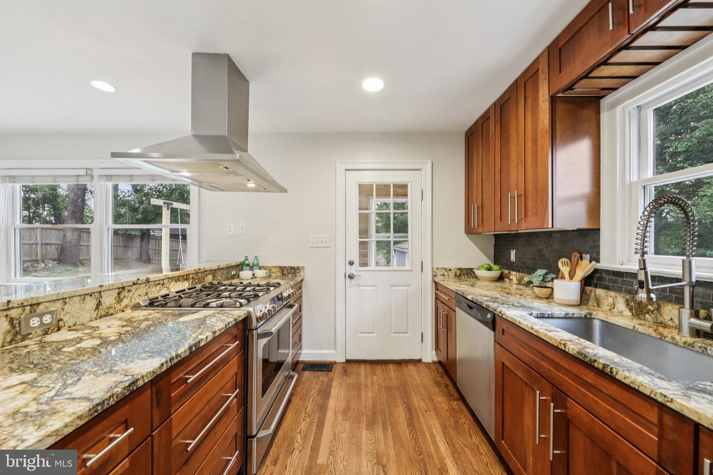 2937 FAIRMONT ST, FALLS CHURCH, Virginia 22042, 2 Bedrooms Bedrooms, ,1 BathroomBathrooms,Residential,For sale,2937 FAIRMONT ST,VAFX2267030 MLS # VAFX2267030