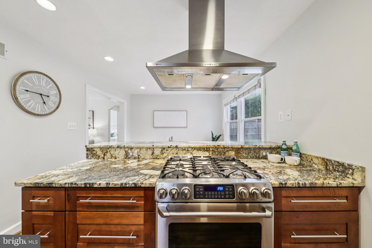 2937 FAIRMONT ST, FALLS CHURCH, Virginia 22042, 2 Bedrooms Bedrooms, ,1 BathroomBathrooms,Residential,For sale,2937 FAIRMONT ST,VAFX2267030 MLS # VAFX2267030