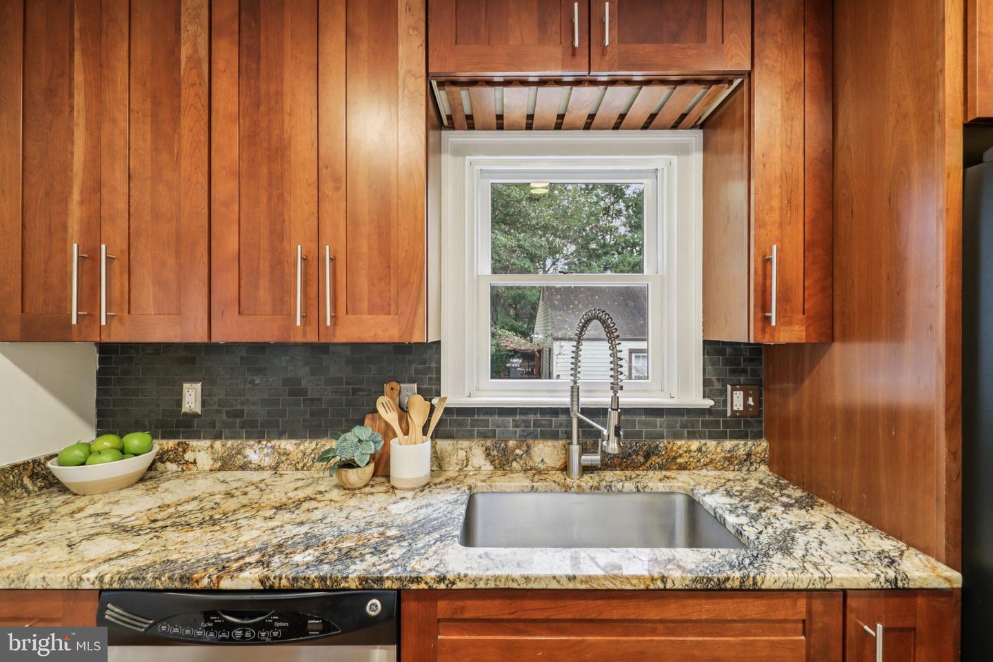 2937 FAIRMONT ST, FALLS CHURCH, Virginia 22042, 2 Bedrooms Bedrooms, ,1 BathroomBathrooms,Residential,For sale,2937 FAIRMONT ST,VAFX2267030 MLS # VAFX2267030