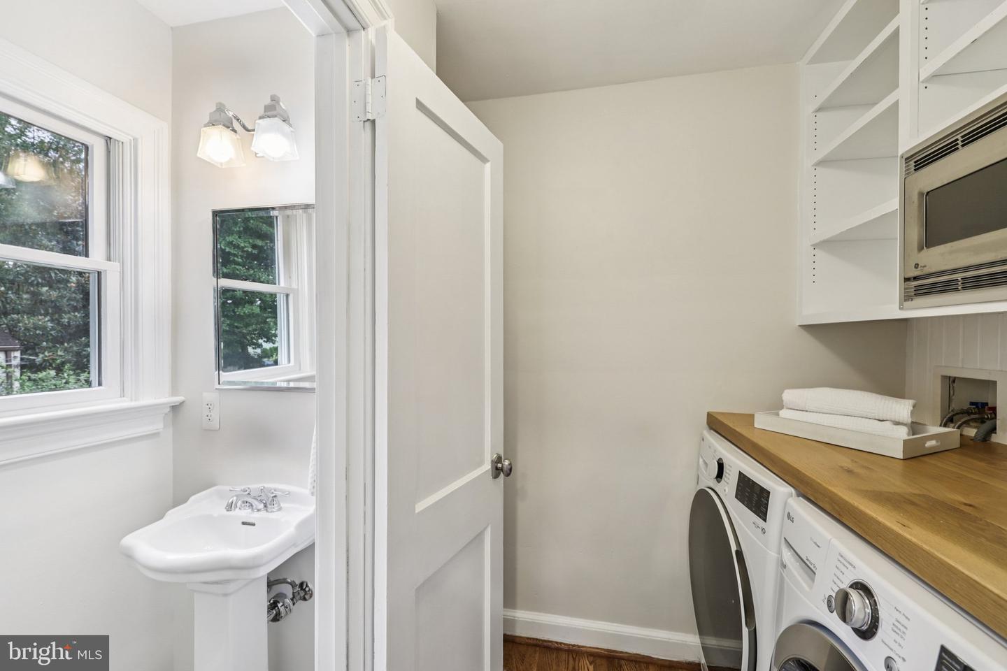 2937 FAIRMONT ST, FALLS CHURCH, Virginia 22042, 2 Bedrooms Bedrooms, ,1 BathroomBathrooms,Residential,For sale,2937 FAIRMONT ST,VAFX2267030 MLS # VAFX2267030
