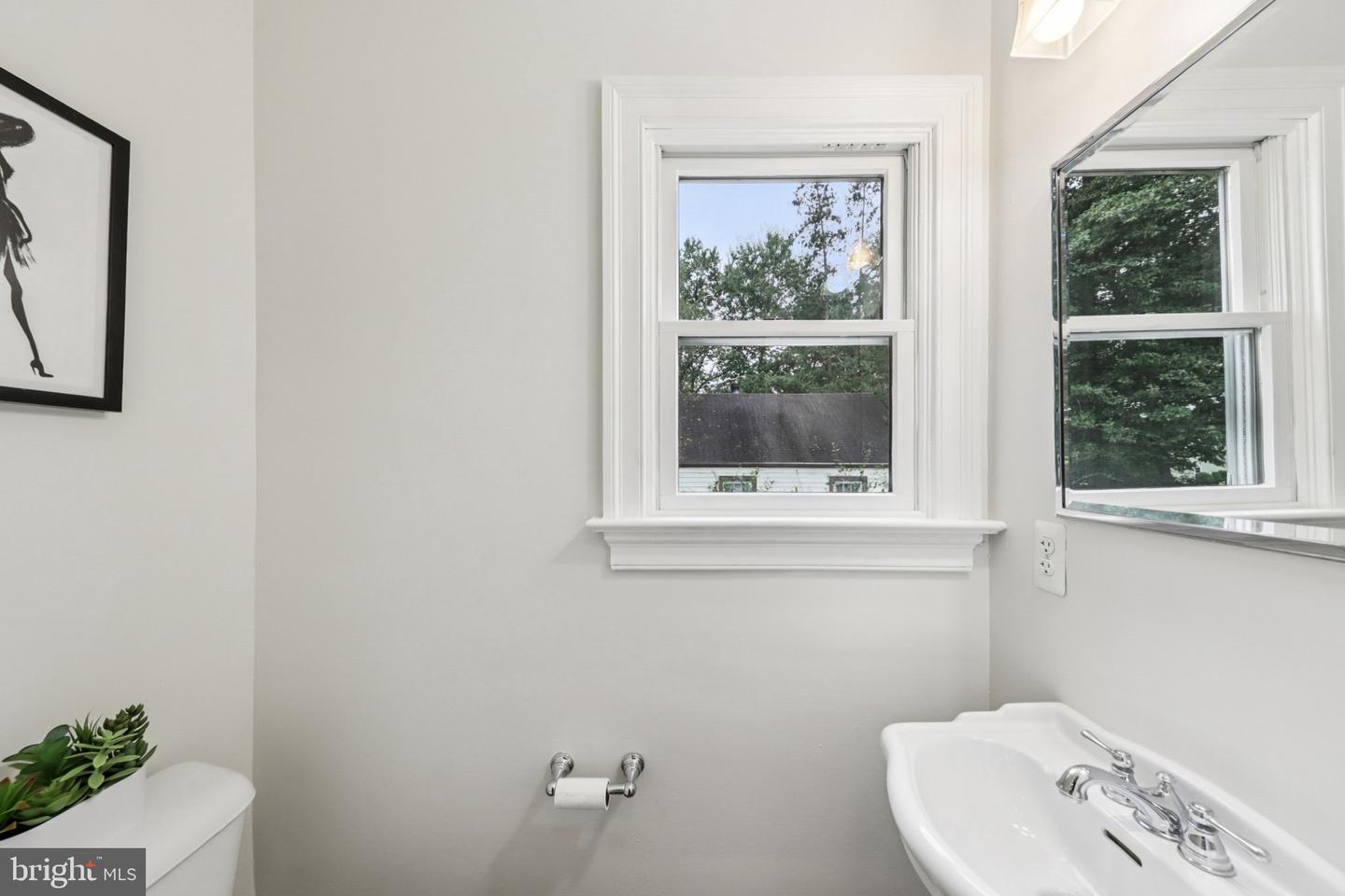 2937 FAIRMONT ST, FALLS CHURCH, Virginia 22042, 2 Bedrooms Bedrooms, ,1 BathroomBathrooms,Residential,For sale,2937 FAIRMONT ST,VAFX2267030 MLS # VAFX2267030
