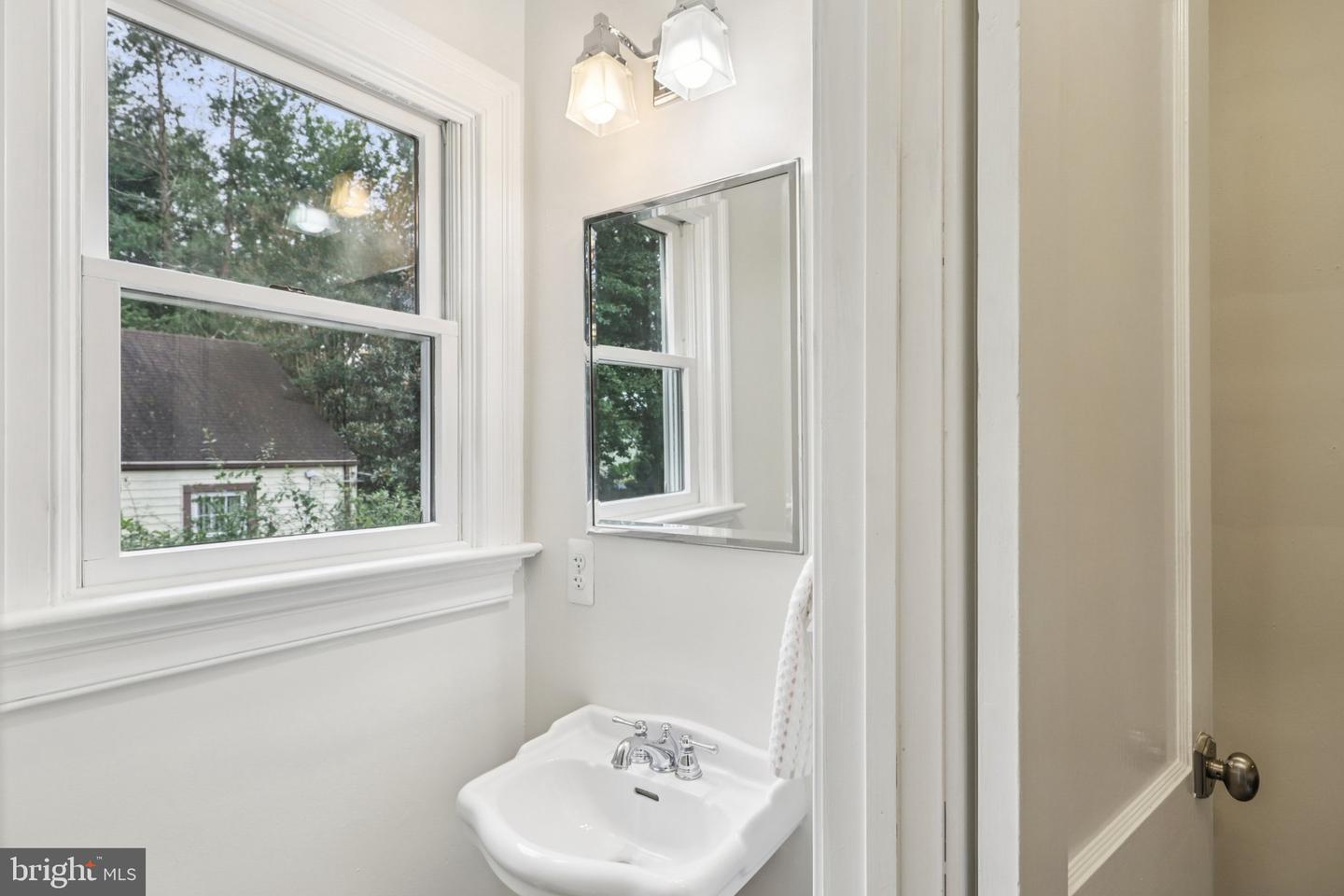 2937 FAIRMONT ST, FALLS CHURCH, Virginia 22042, 2 Bedrooms Bedrooms, ,1 BathroomBathrooms,Residential,For sale,2937 FAIRMONT ST,VAFX2267030 MLS # VAFX2267030