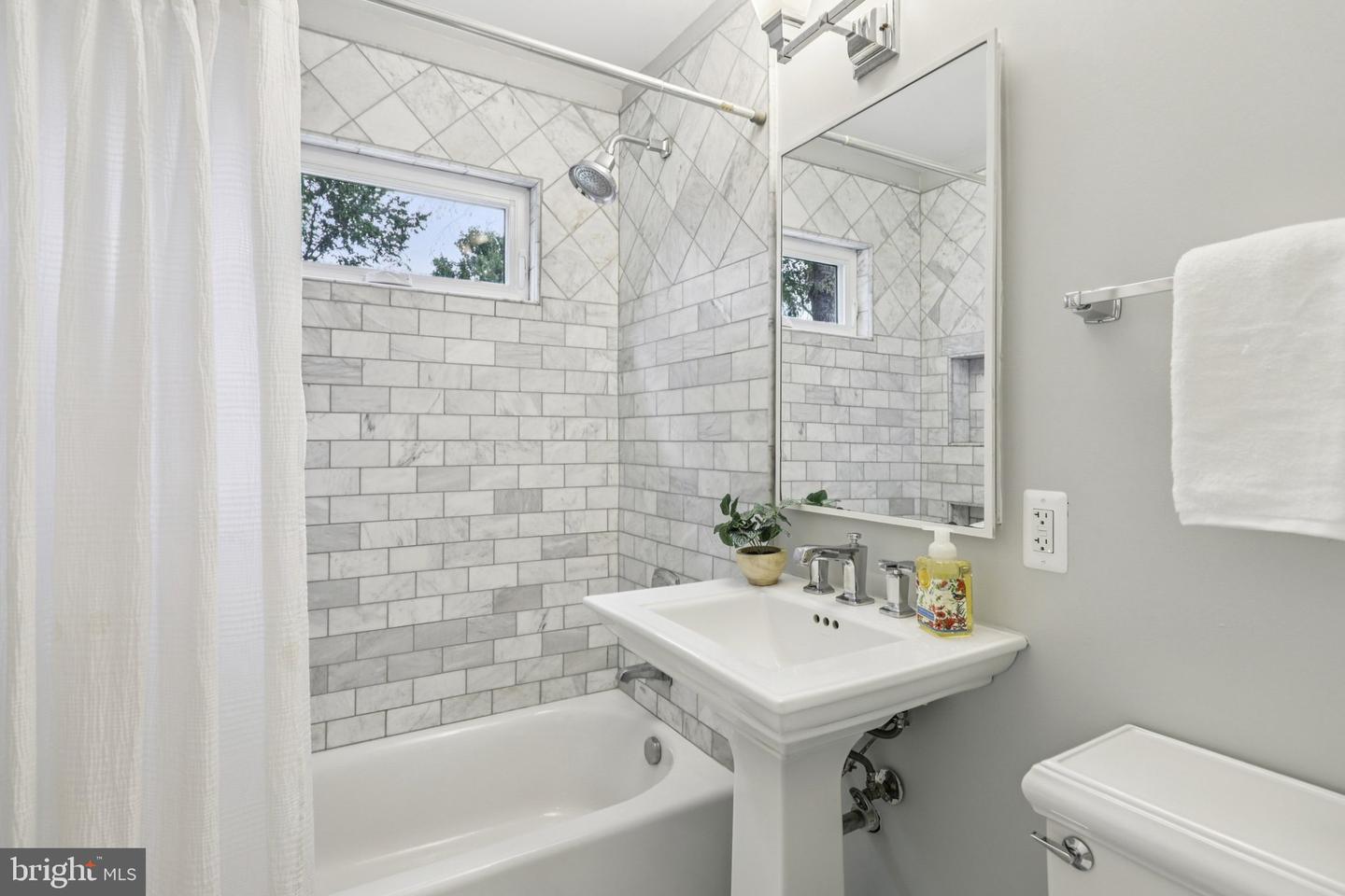 2937 FAIRMONT ST, FALLS CHURCH, Virginia 22042, 2 Bedrooms Bedrooms, ,1 BathroomBathrooms,Residential,For sale,2937 FAIRMONT ST,VAFX2267030 MLS # VAFX2267030