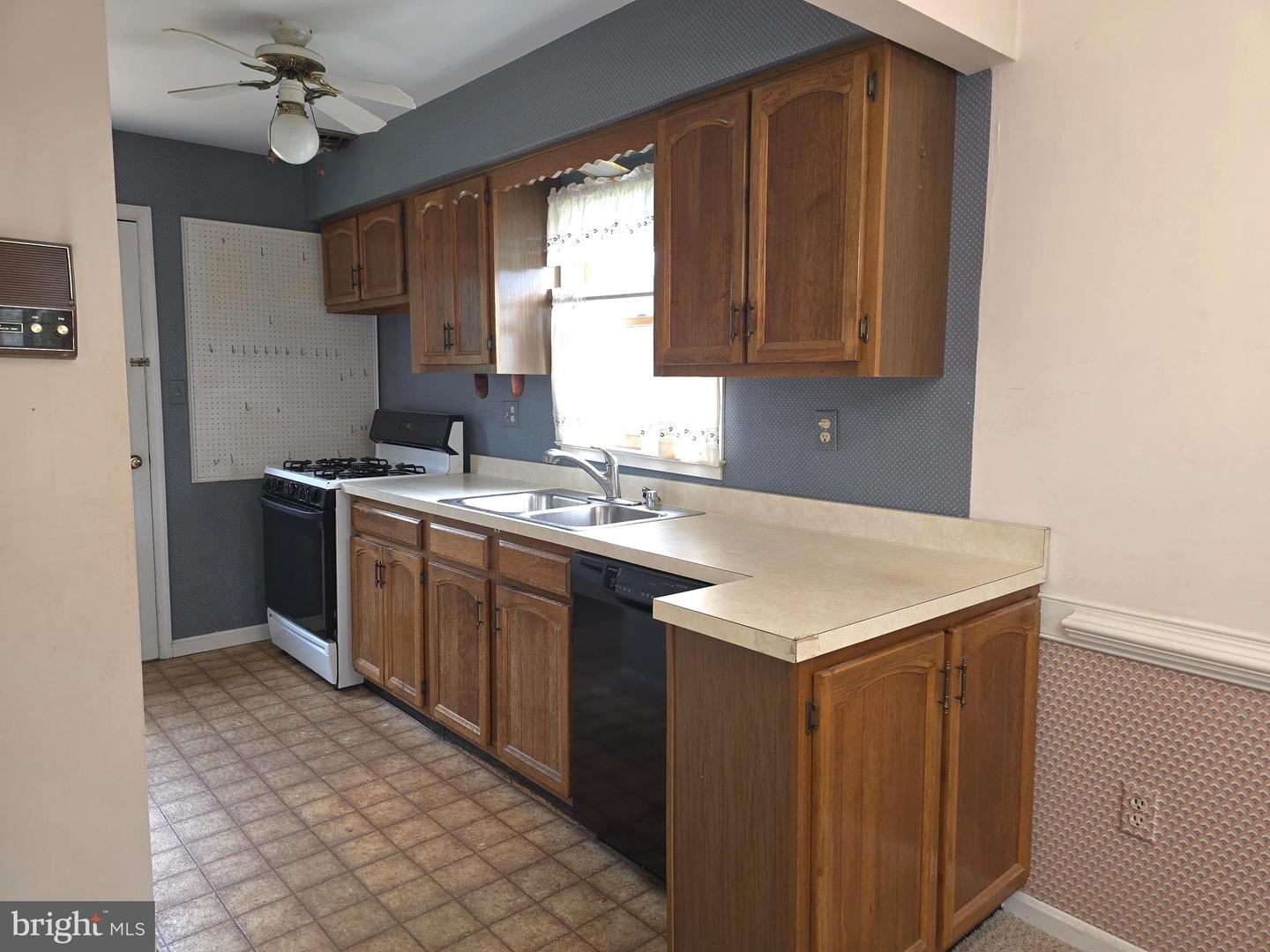 9405 BLACKSTONE RD, MANASSAS, Virginia 20110, 3 Bedrooms Bedrooms, ,2 BathroomsBathrooms,Residential,For sale,9405 BLACKSTONE RD,VAPW2103950 MLS # VAPW2103950