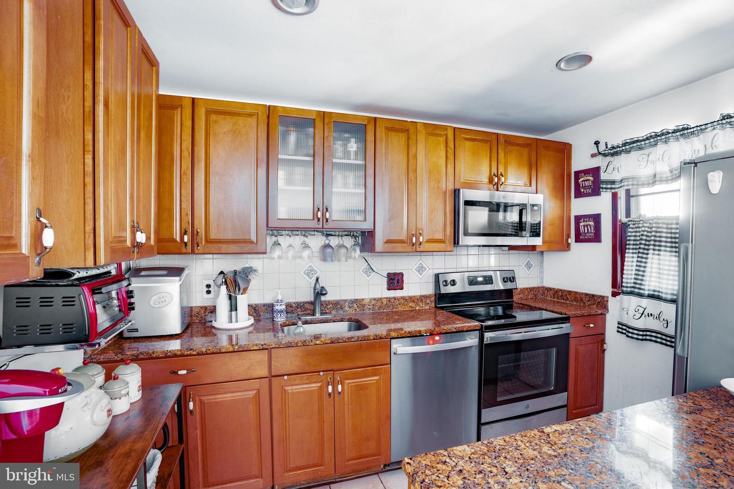 4903 KENYON CT, DALE CITY, Virginia 22193, 4 Bedrooms Bedrooms, ,2 BathroomsBathrooms,Residential,For sale,4903 KENYON CT,VAPW2104168 MLS # VAPW2104168