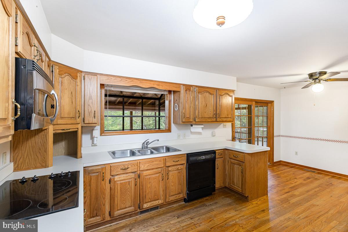 10812 MILLRIDGE LN, SPOTSYLVANIA, Virginia 22553, 4 Bedrooms Bedrooms, ,4 BathroomsBathrooms,Residential,For sale,10812 MILLRIDGE LN,VASP2036306 MLS # VASP2036306