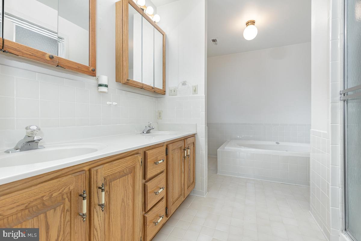 10812 MILLRIDGE LN, SPOTSYLVANIA, Virginia 22553, 4 Bedrooms Bedrooms, ,4 BathroomsBathrooms,Residential,For sale,10812 MILLRIDGE LN,VASP2036306 MLS # VASP2036306