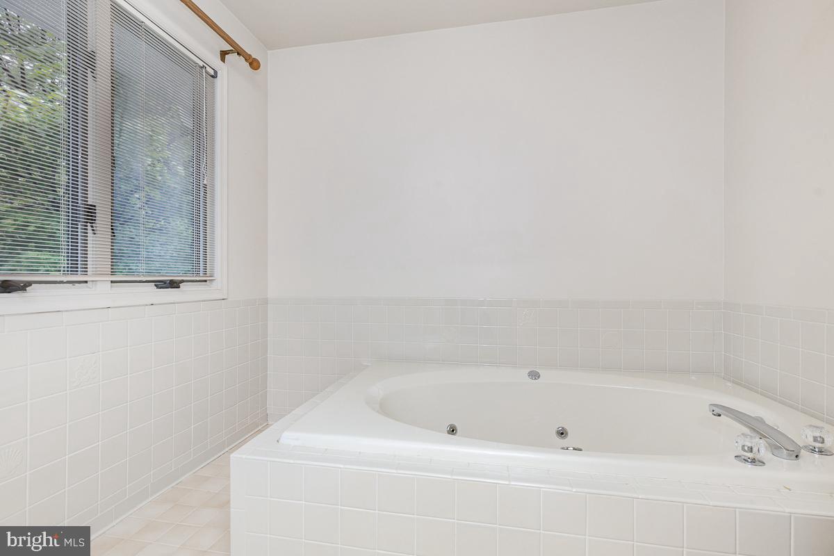 10812 MILLRIDGE LN, SPOTSYLVANIA, Virginia 22553, 4 Bedrooms Bedrooms, ,4 BathroomsBathrooms,Residential,For sale,10812 MILLRIDGE LN,VASP2036306 MLS # VASP2036306