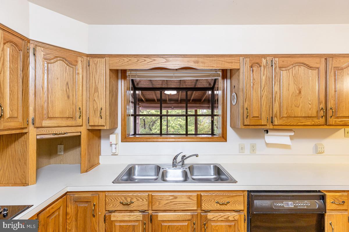 10812 MILLRIDGE LN, SPOTSYLVANIA, Virginia 22553, 4 Bedrooms Bedrooms, ,4 BathroomsBathrooms,Residential,For sale,10812 MILLRIDGE LN,VASP2036306 MLS # VASP2036306