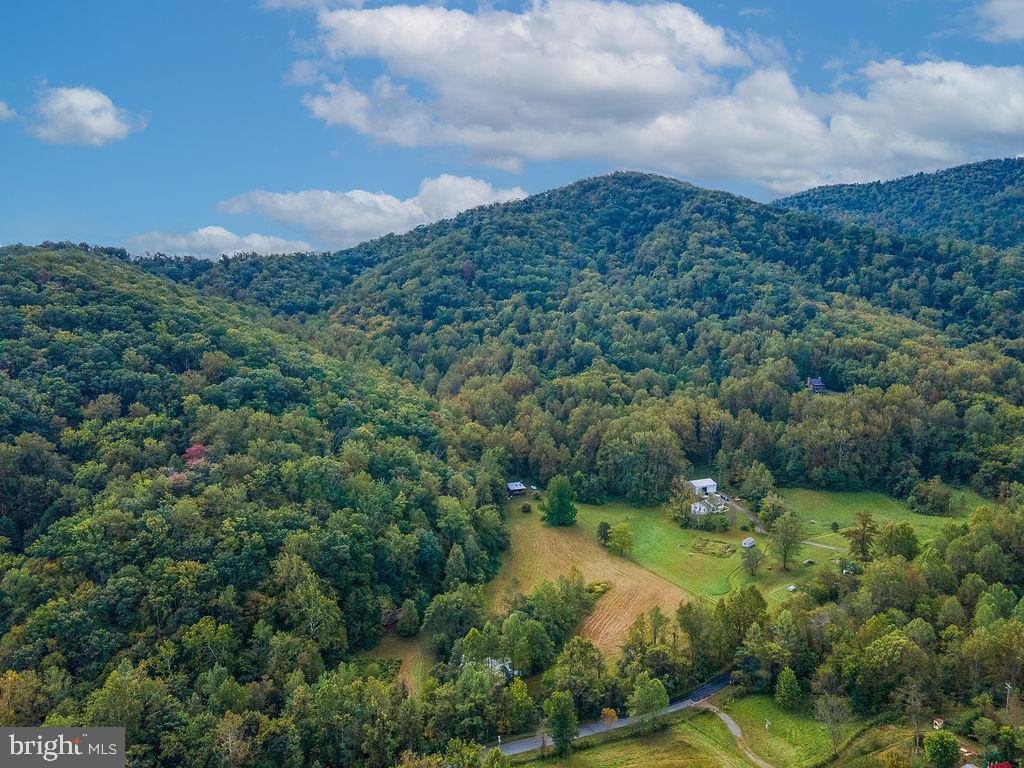 1463 QUAKER RUN RD, BANCO, Virginia 22711, 2 Bedrooms Bedrooms, ,1 BathroomBathrooms,Residential,For sale,1463 QUAKER RUN RD,VAMA2002448 MLS # VAMA2002448