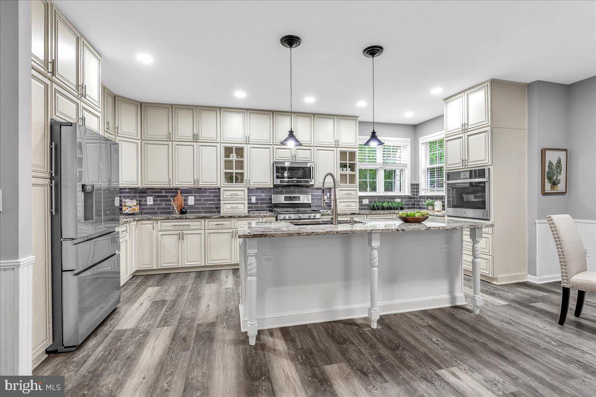255 SUMMER BREEZE LN, FREDERICKSBURG, Virginia 22406, 5 Bedrooms Bedrooms, 21 Rooms Rooms,4 BathroomsBathrooms,Residential,For sale,255 SUMMER BREEZE LN,VAST2042716 MLS # VAST2042716