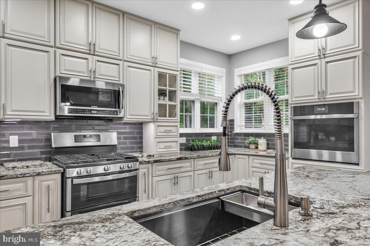 255 SUMMER BREEZE LN, FREDERICKSBURG, Virginia 22406, 5 Bedrooms Bedrooms, 21 Rooms Rooms,4 BathroomsBathrooms,Residential,For sale,255 SUMMER BREEZE LN,VAST2042716 MLS # VAST2042716