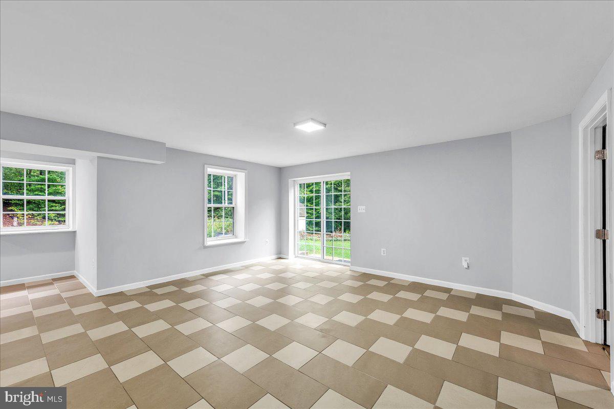 255 SUMMER BREEZE LN, FREDERICKSBURG, Virginia 22406, 5 Bedrooms Bedrooms, 21 Rooms Rooms,4 BathroomsBathrooms,Residential,For sale,255 SUMMER BREEZE LN,VAST2042716 MLS # VAST2042716