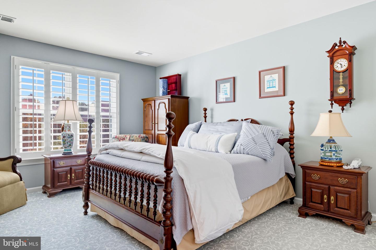 13104 MEADOW HALL CT, HERNDON, Virginia 20171, 5 Bedrooms Bedrooms, 22 Rooms Rooms,3 BathroomsBathrooms,Residential,For sale,13104 MEADOW HALL CT,VAFX2268118 MLS # VAFX2268118