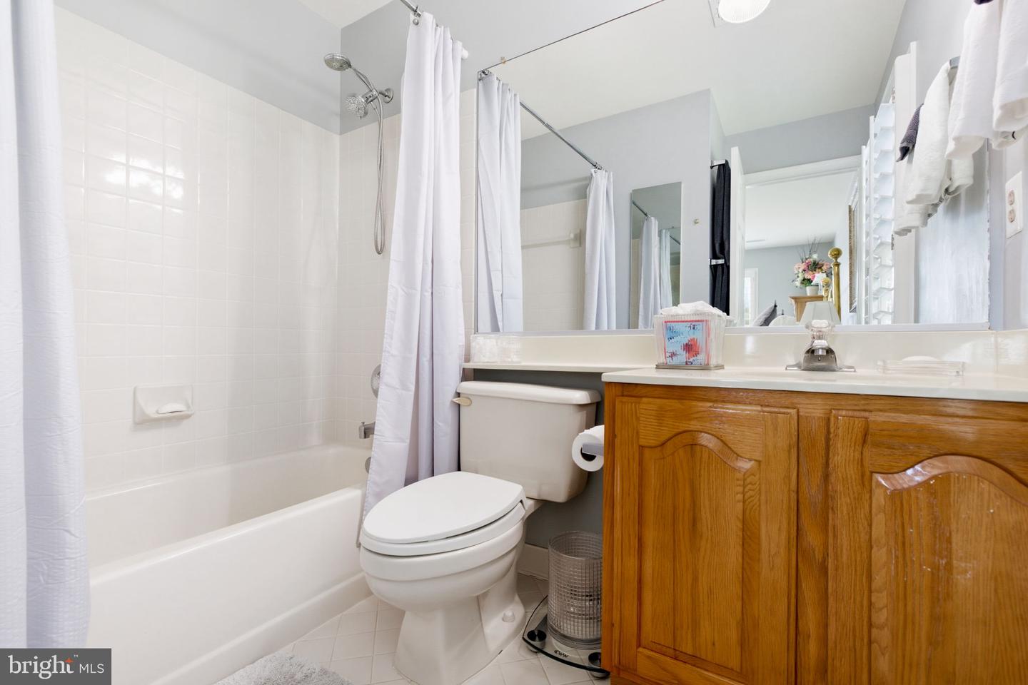 13104 MEADOW HALL CT, HERNDON, Virginia 20171, 5 Bedrooms Bedrooms, 22 Rooms Rooms,3 BathroomsBathrooms,Residential,For sale,13104 MEADOW HALL CT,VAFX2268118 MLS # VAFX2268118
