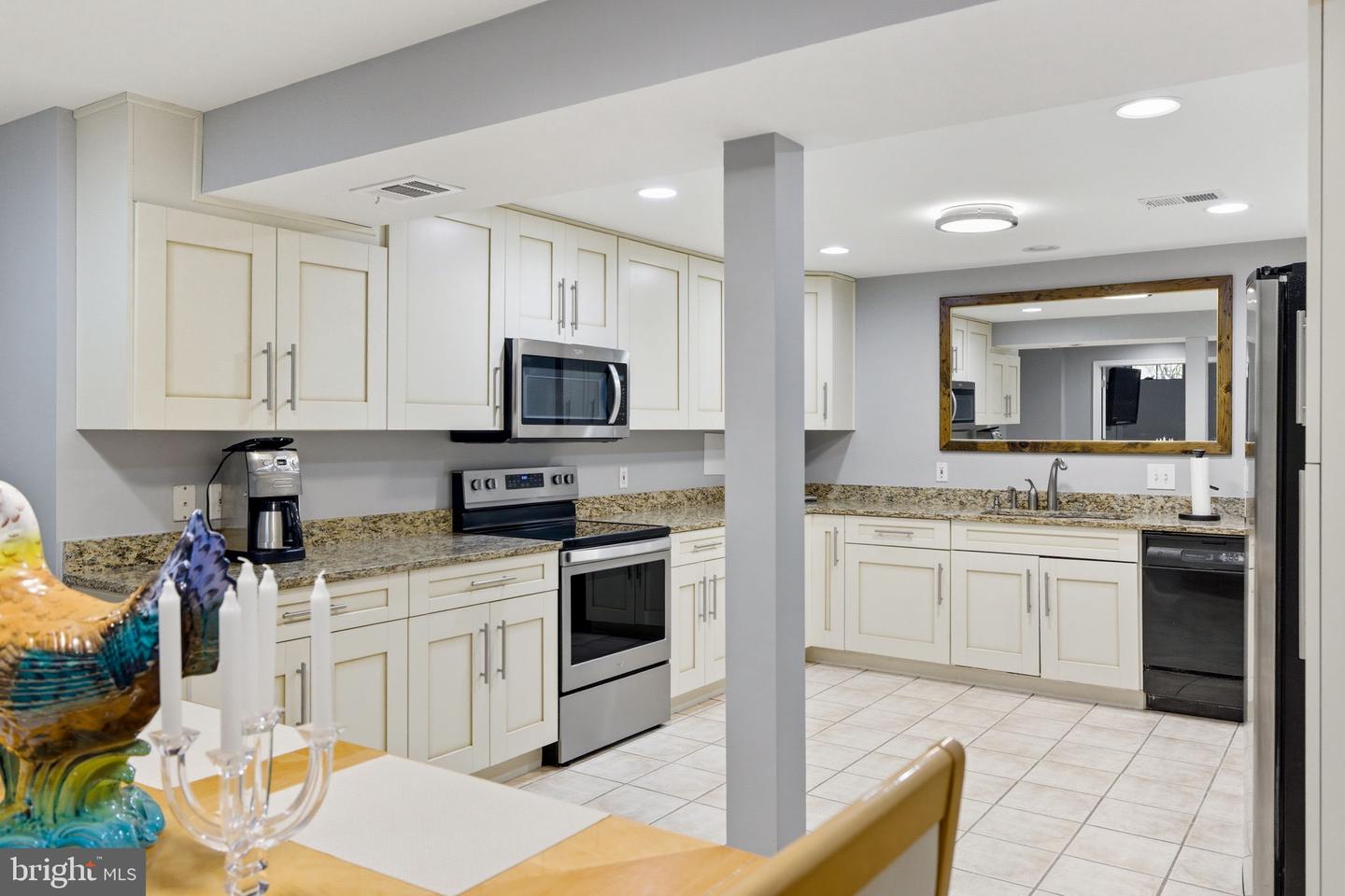 13104 MEADOW HALL CT, HERNDON, Virginia 20171, 5 Bedrooms Bedrooms, 22 Rooms Rooms,3 BathroomsBathrooms,Residential,For sale,13104 MEADOW HALL CT,VAFX2268118 MLS # VAFX2268118